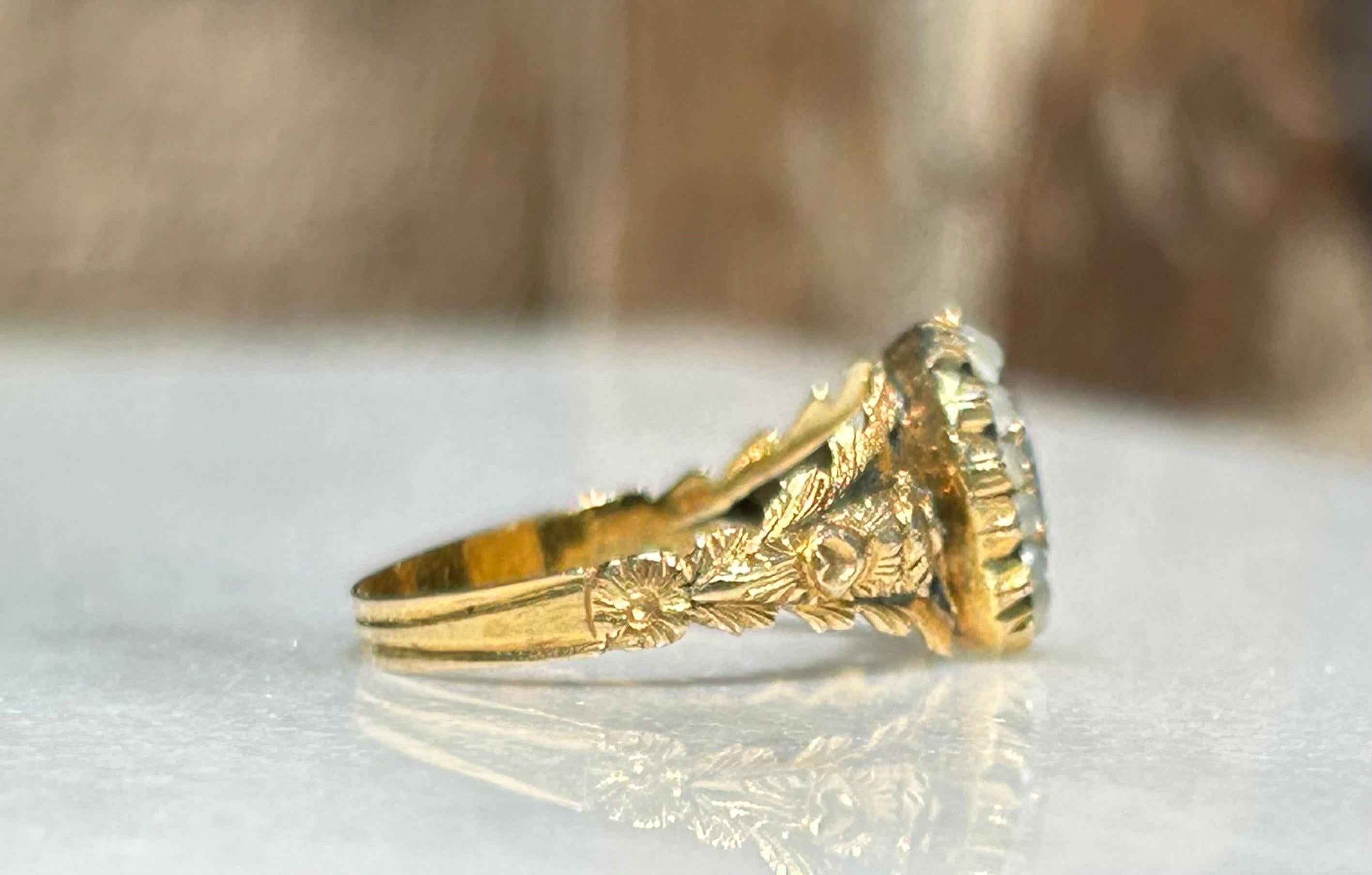 Exquise bague en or 18k faite à la main avec un dos fermé, ornée d'aigue-marine et de perles de mer naturelles, de style géorgien anglais. Les ornements et les détails complexes sont stupéfiants et sont à la fois discrets et très recherchés en