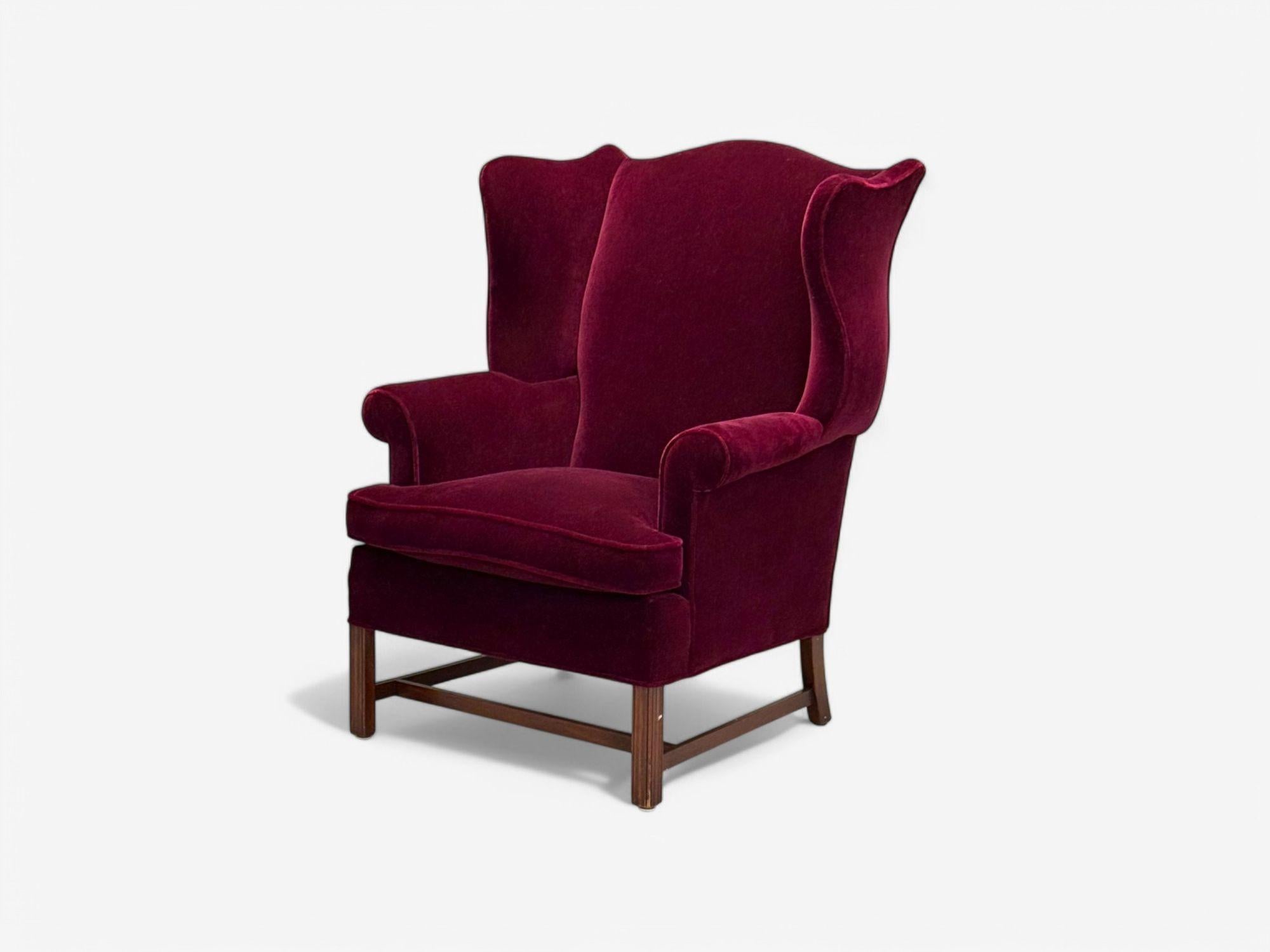 Georgian, Aubergine Mohair, Stained Wood, Wingback Chair, England, 1970s In Good Condition For Sale In Manhasset, NY