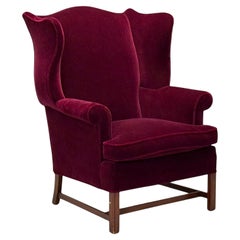 Sedia Wingback georgiana, in mohair color melanzana e legno macchiato, Inghilterra, anni '70