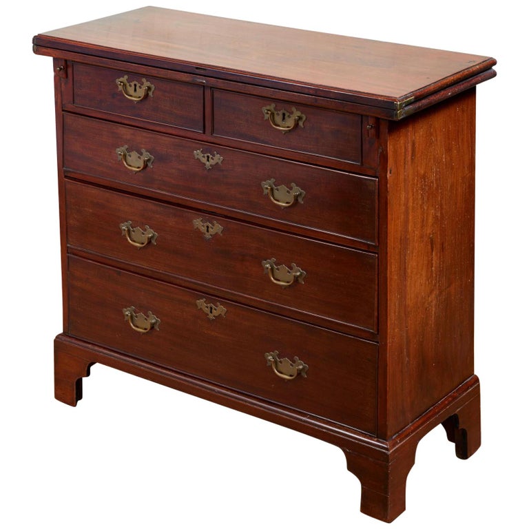 Bachelor's Chest For Sale at 1stDibs