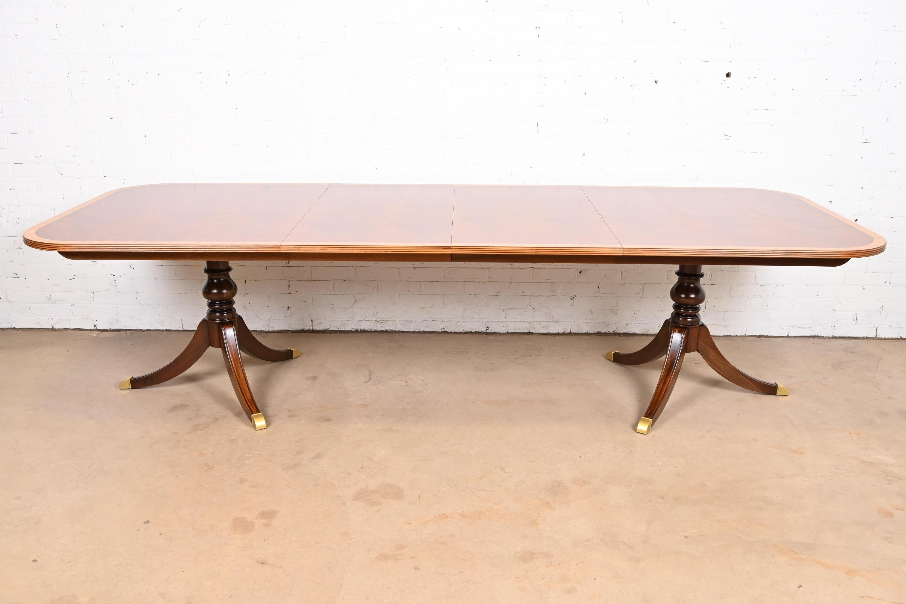 Georgian Banded Flame Mahogany Double Pedestal Dining Table, Newly Refinished In Good Condition In South Bend, IN