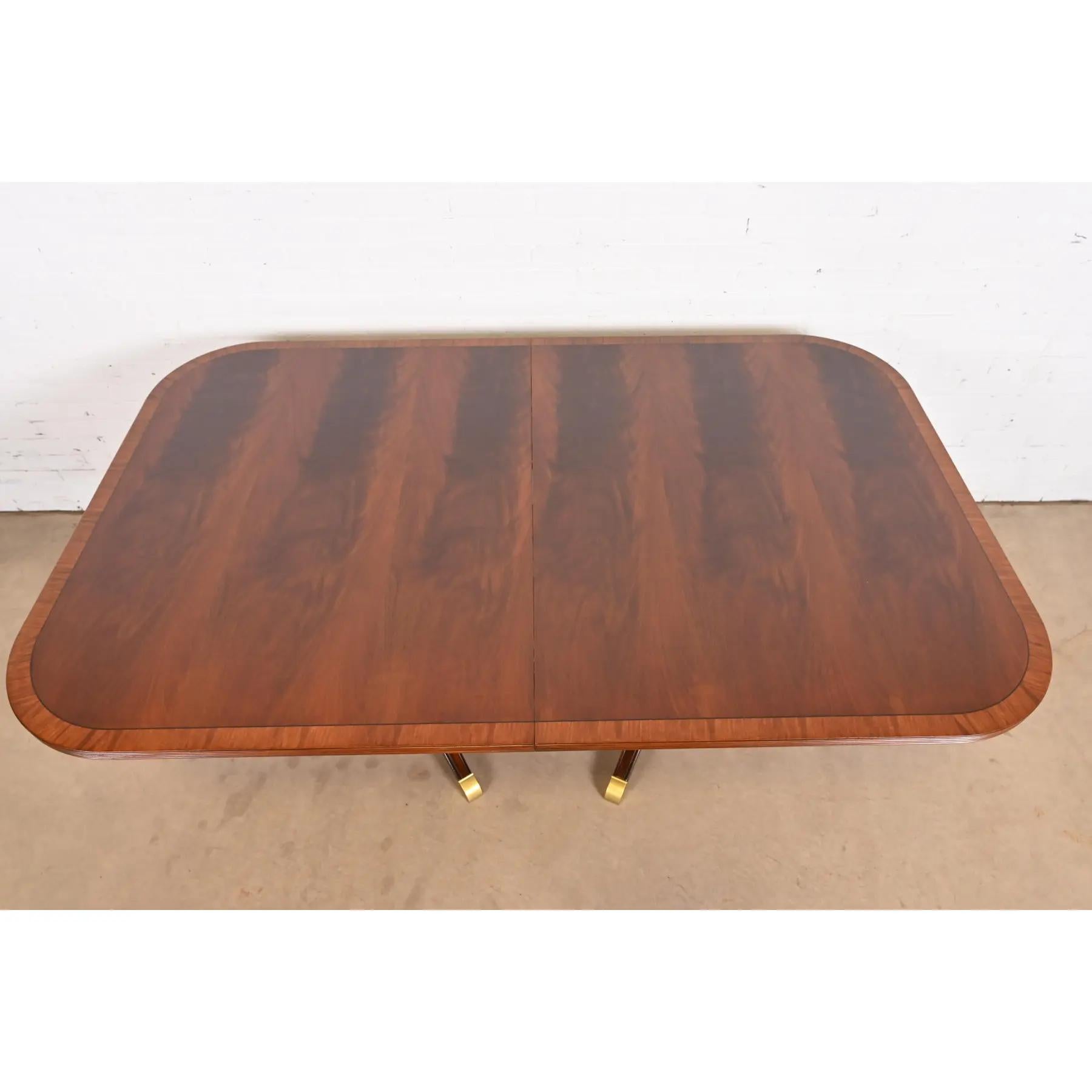 Georgian Banded Flame Mahogany Double Pedestal Dining Table, Refinished For Sale 4