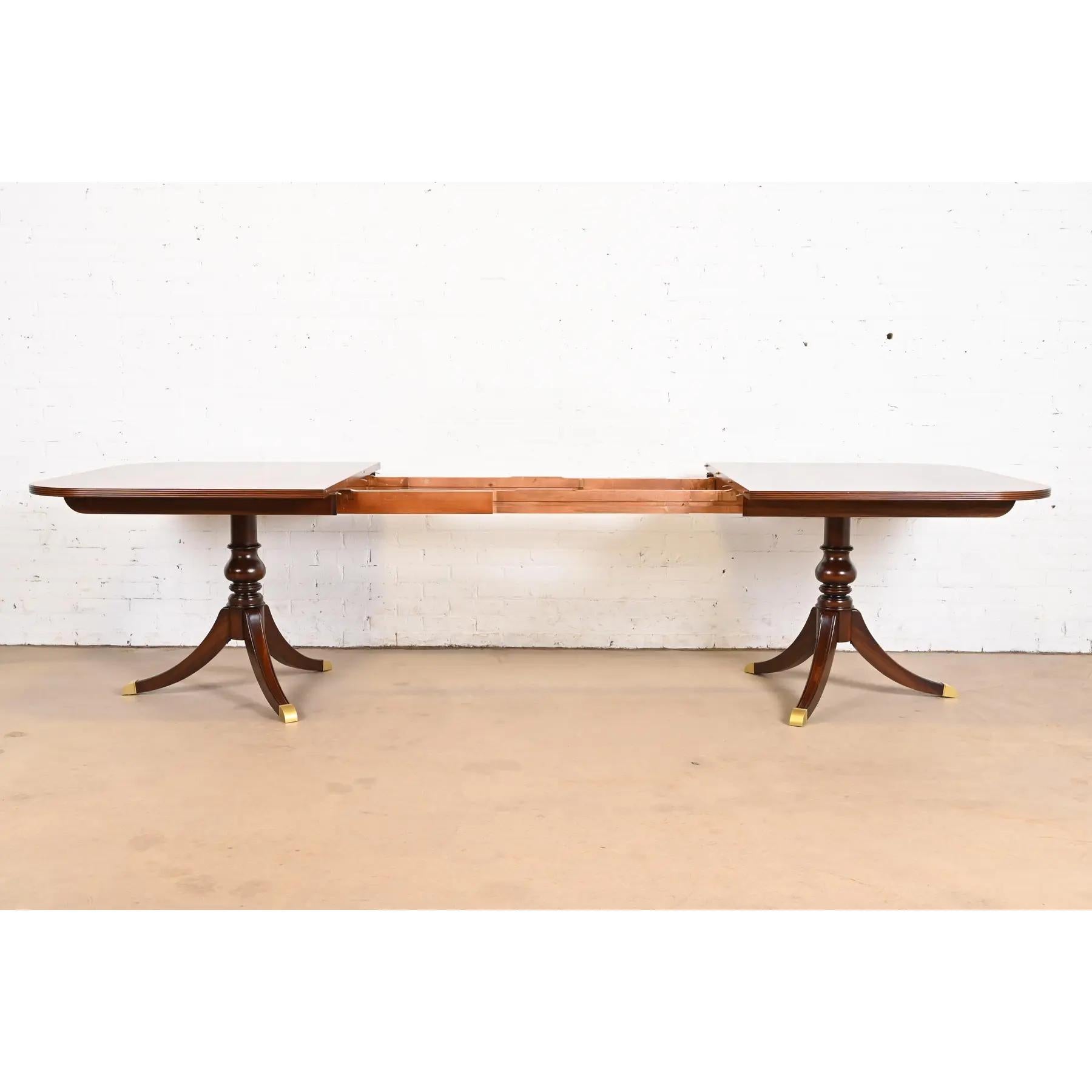 Georgian Banded Flame Mahogany Double Pedestal Dining Table, Refinished For Sale 1