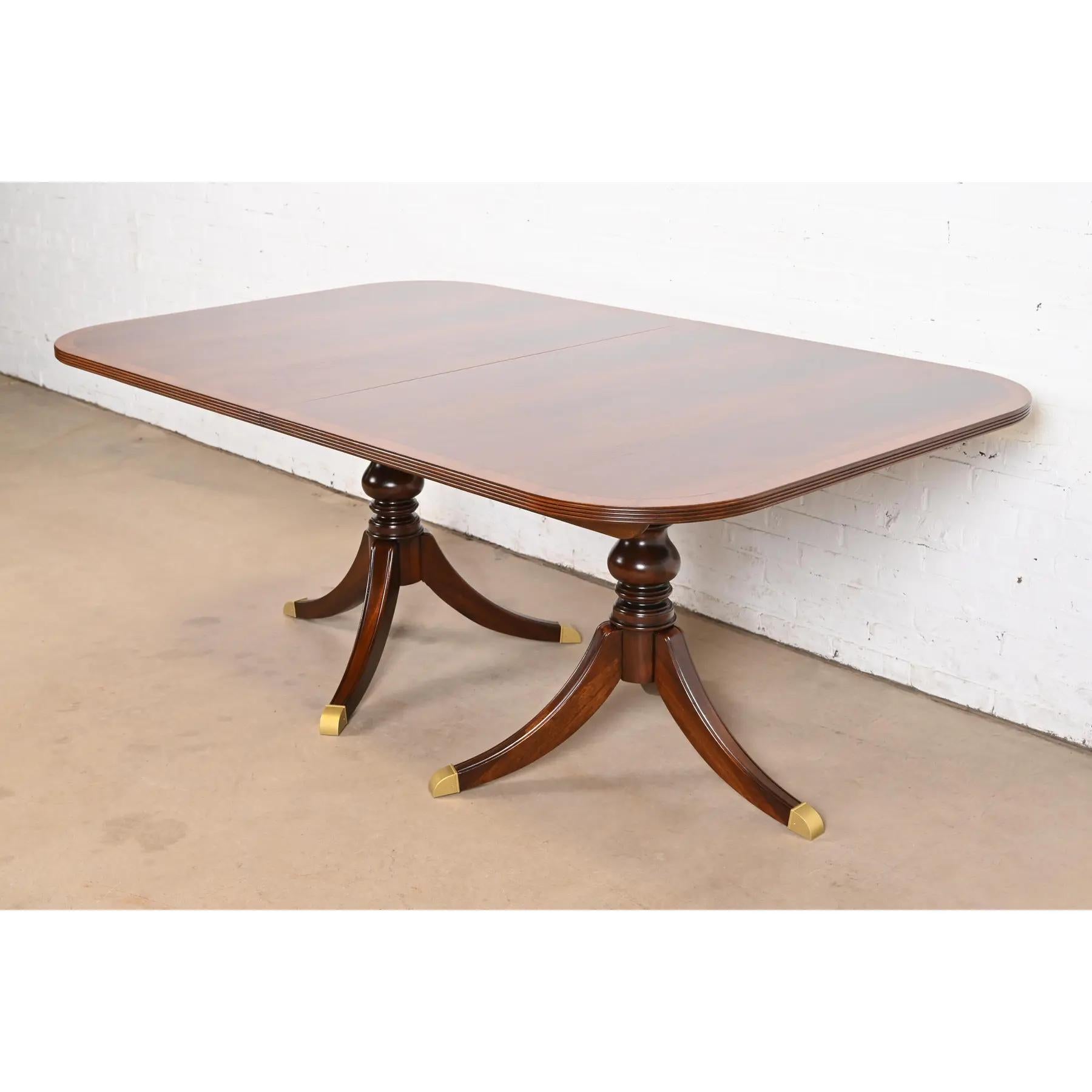 Georgian Banded Flame Mahogany Double Pedestal Dining Table, Refinished For Sale 3