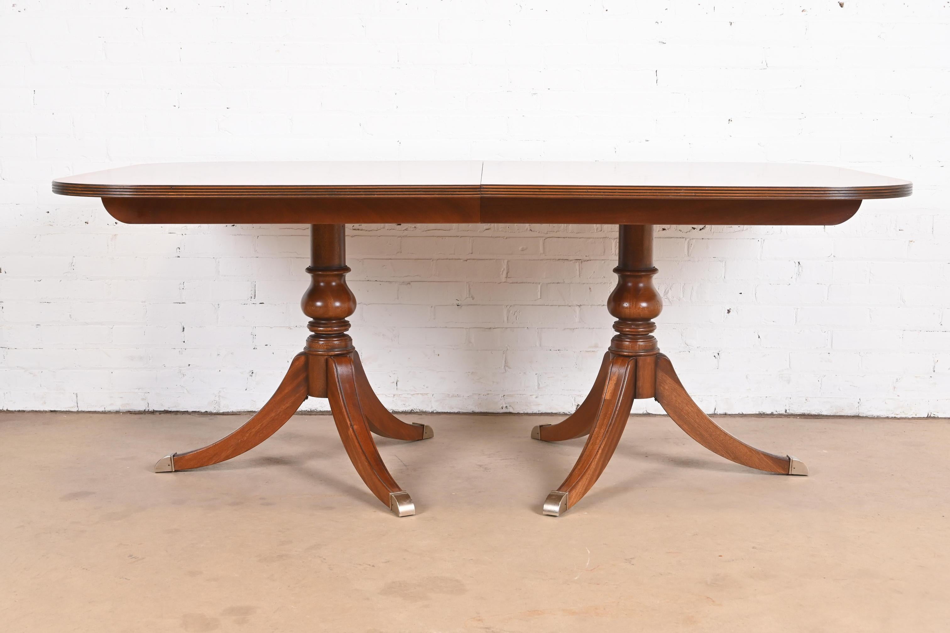 Georgian Banded Flame Mahogany Double Pedestal Extension Dining Table For Sale 6