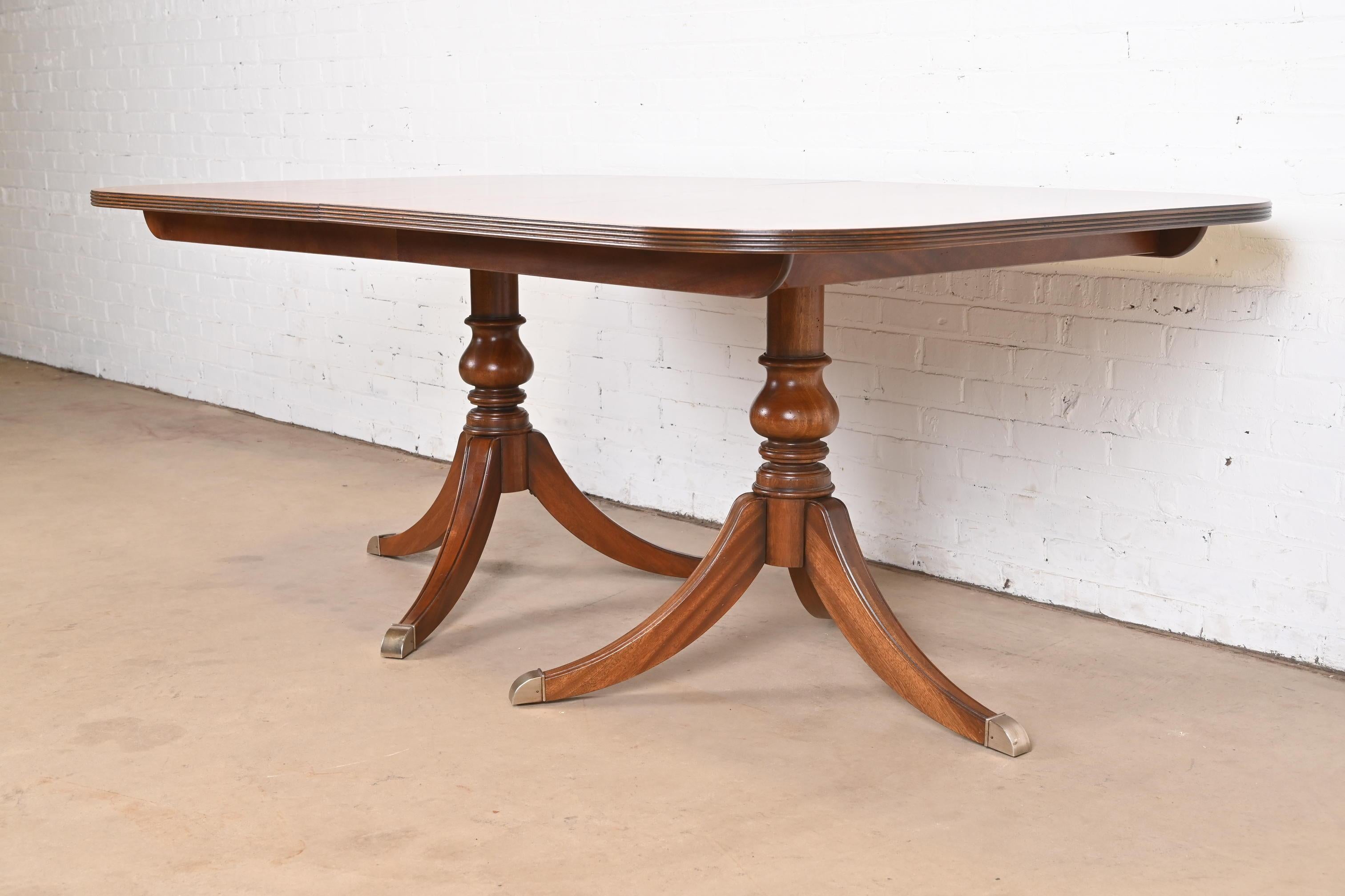 Georgian Banded Flame Mahogany Double Pedestal Extension Dining Table For Sale 8