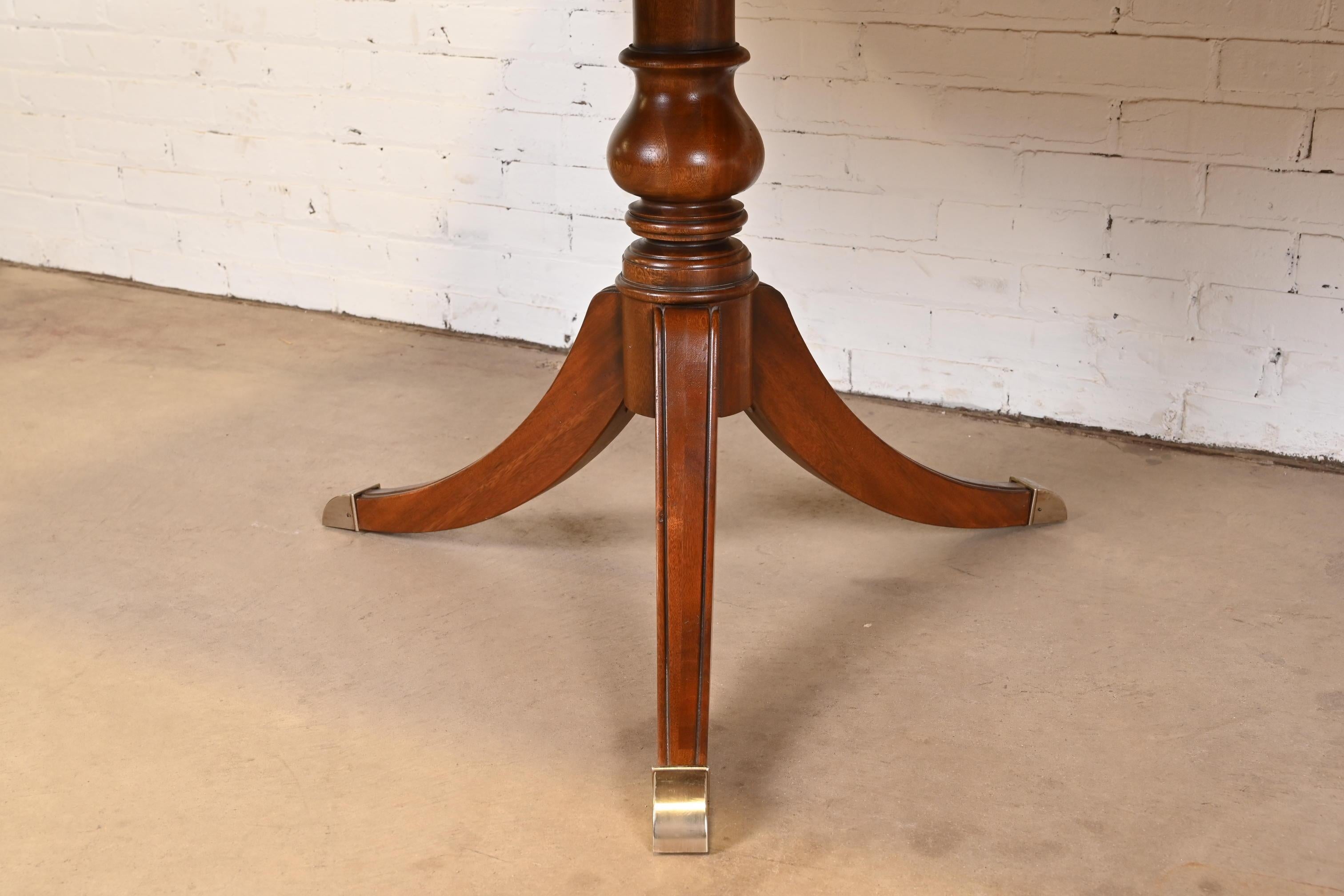 Georgian Banded Flame Mahogany Double Pedestal Extension Dining Table For Sale 12