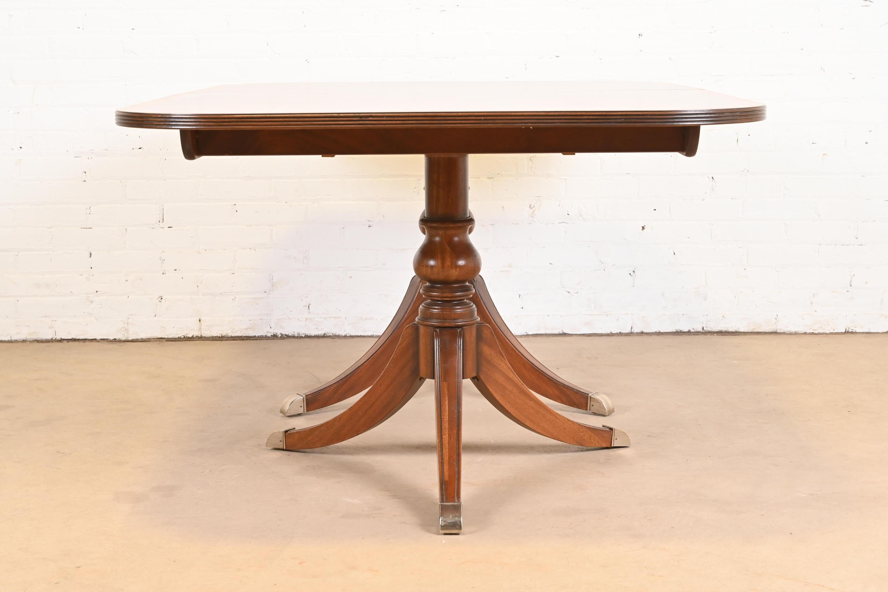 Georgian Banded Flame Mahogany Double Pedestal Extension Dining Table For Sale 14