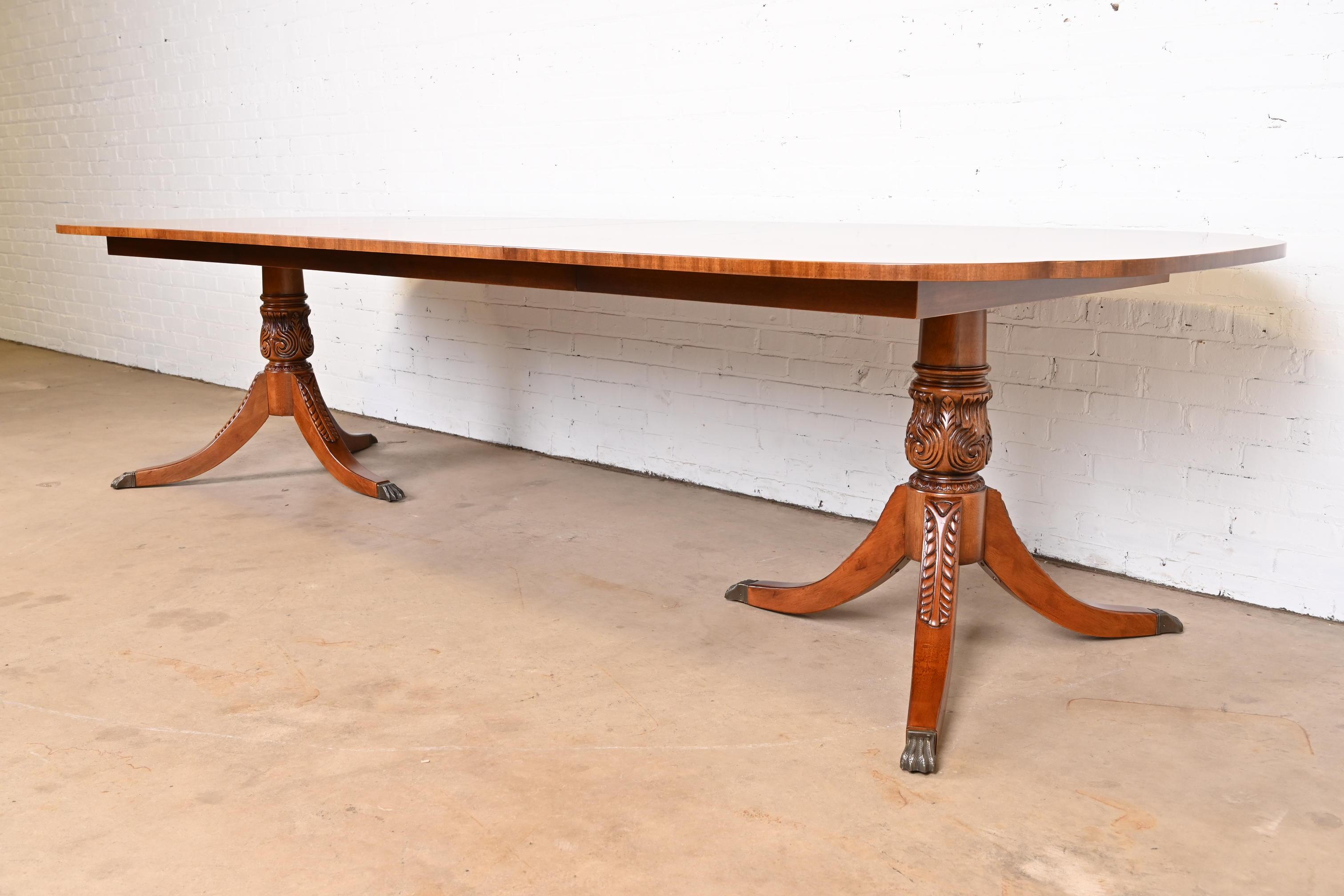 American Georgian Banded Mahogany Double Pedestal Dining Table Attributed to Henredon