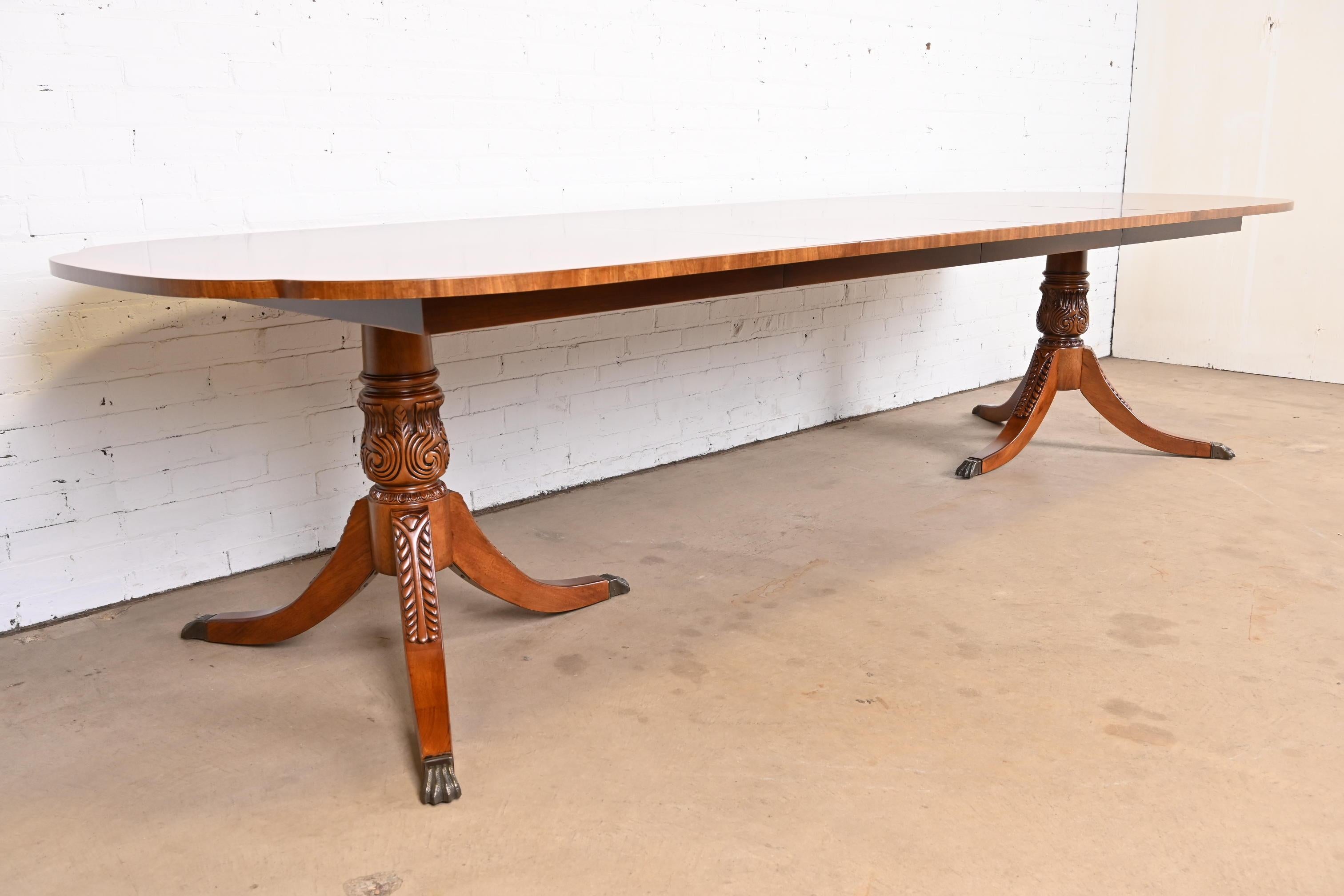 20th Century Georgian Banded Mahogany Double Pedestal Dining Table Attributed to Henredon