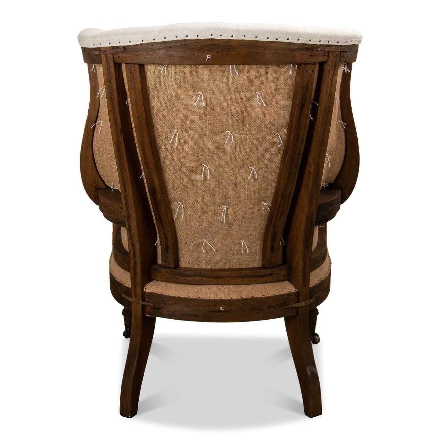 Georgien Fauteuil géorgien à dossier tonneau en lin et toile de jute en vente