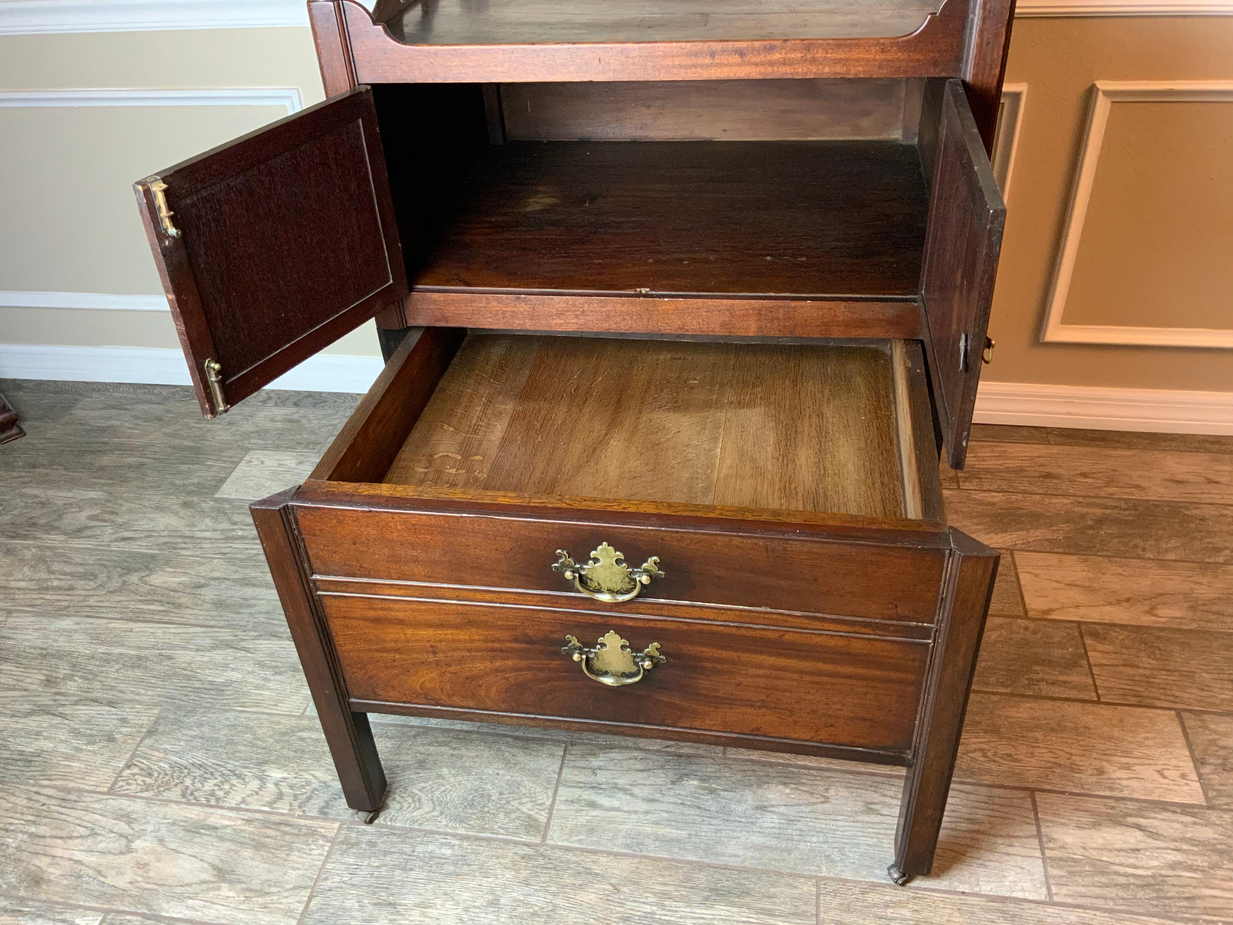 Unknown Georgian Bedside Table / Commode