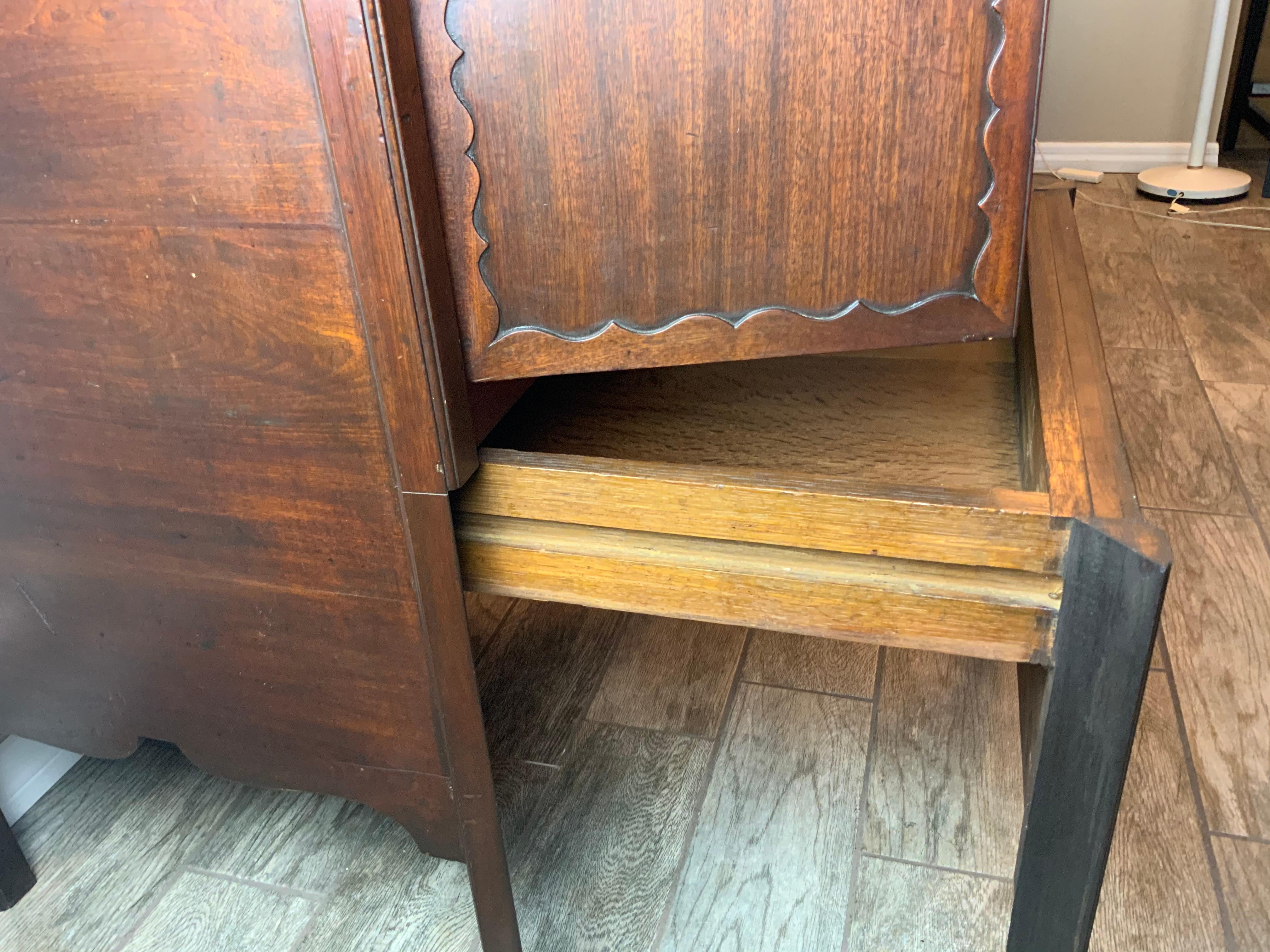 18th Century Georgian Bedside Table / Commode