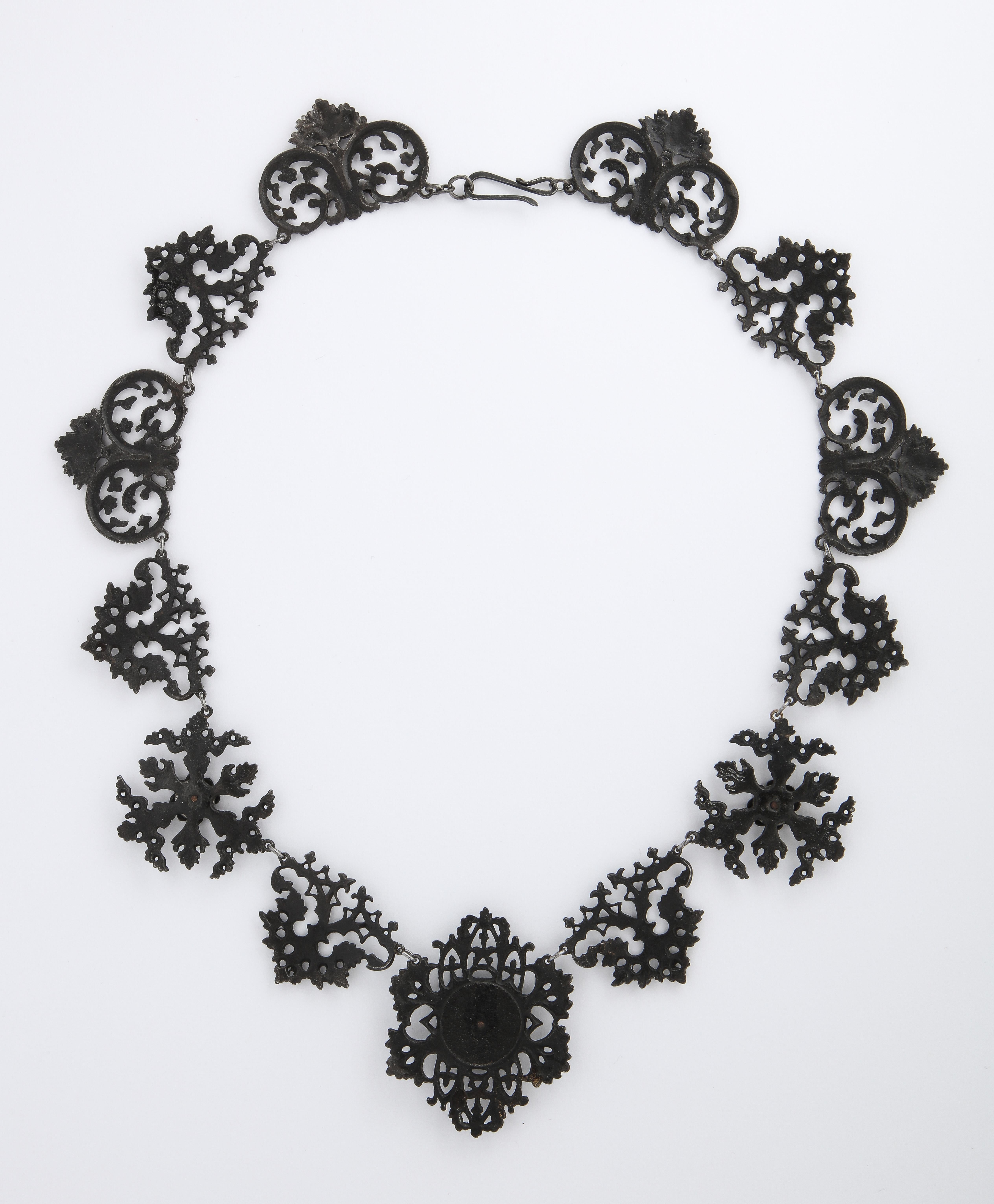 Georgian Berlin Iron Necklace c. 1800 In Good Condition In Stamford, CT