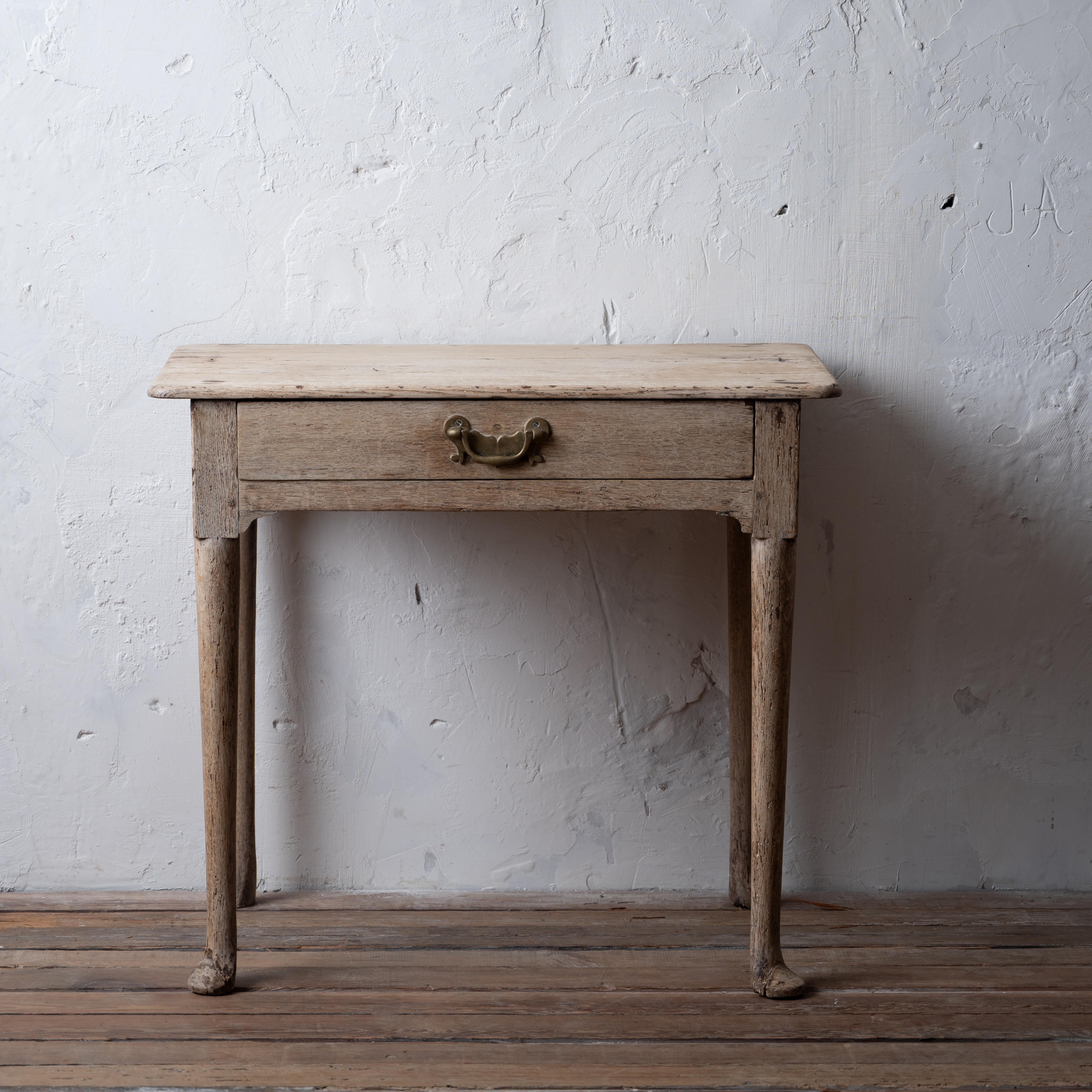 Georgien Buffet bas géorgien en Oak Oak blanchi, 18e siècle en vente