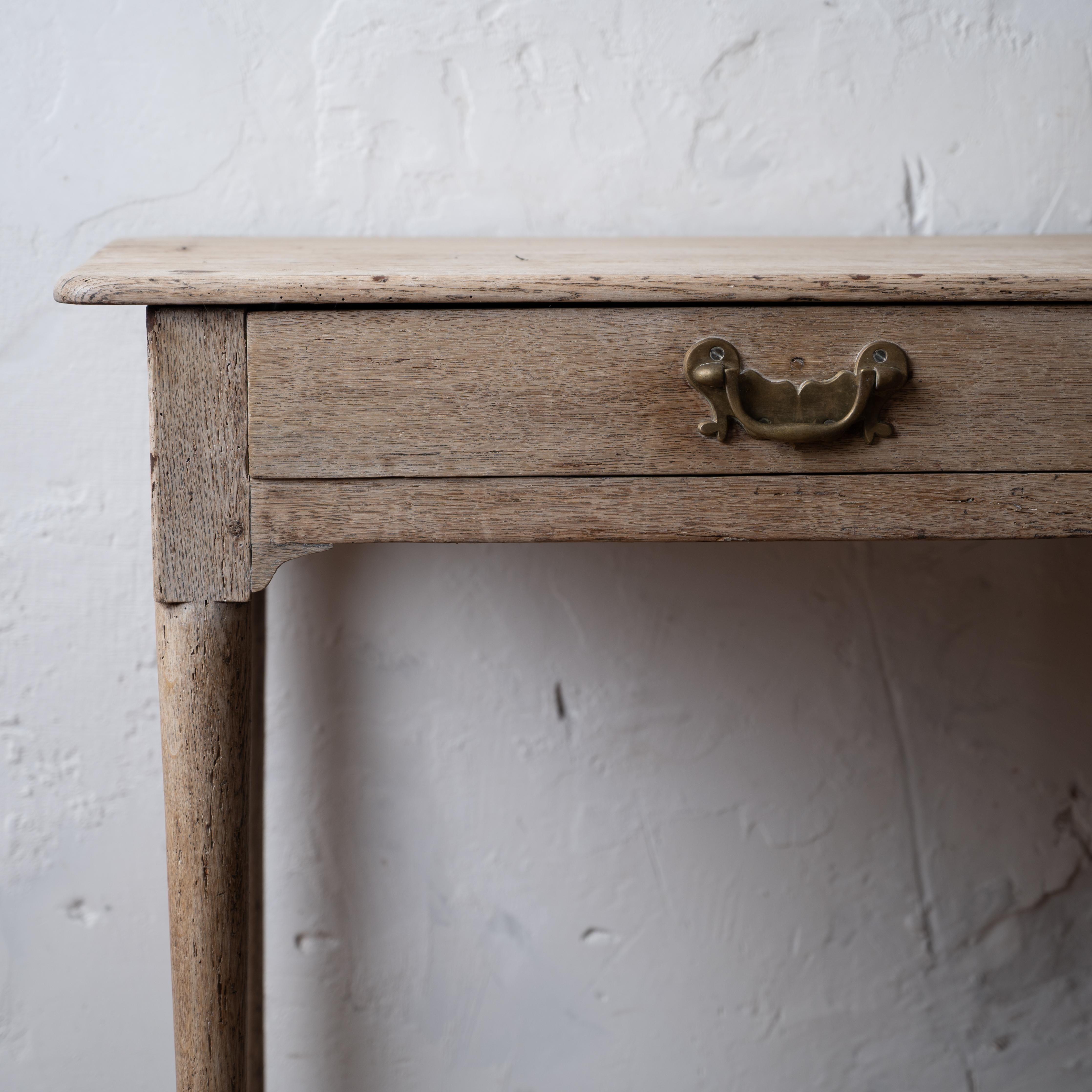 Inconnu Buffet bas géorgien en Oak Oak blanchi, 18e siècle en vente
