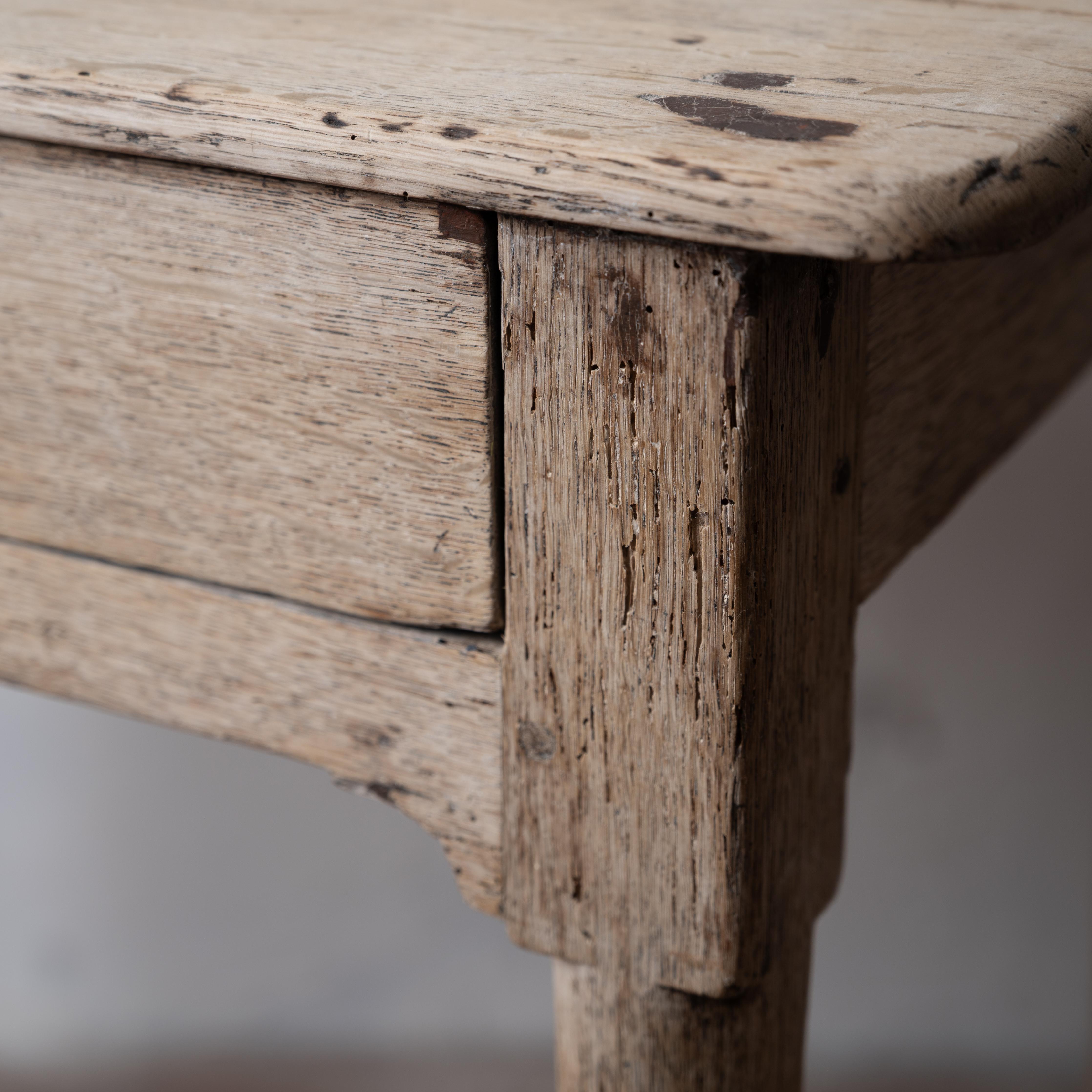 Buffet bas géorgien en Oak Oak blanchi, 18e siècle en vente 2