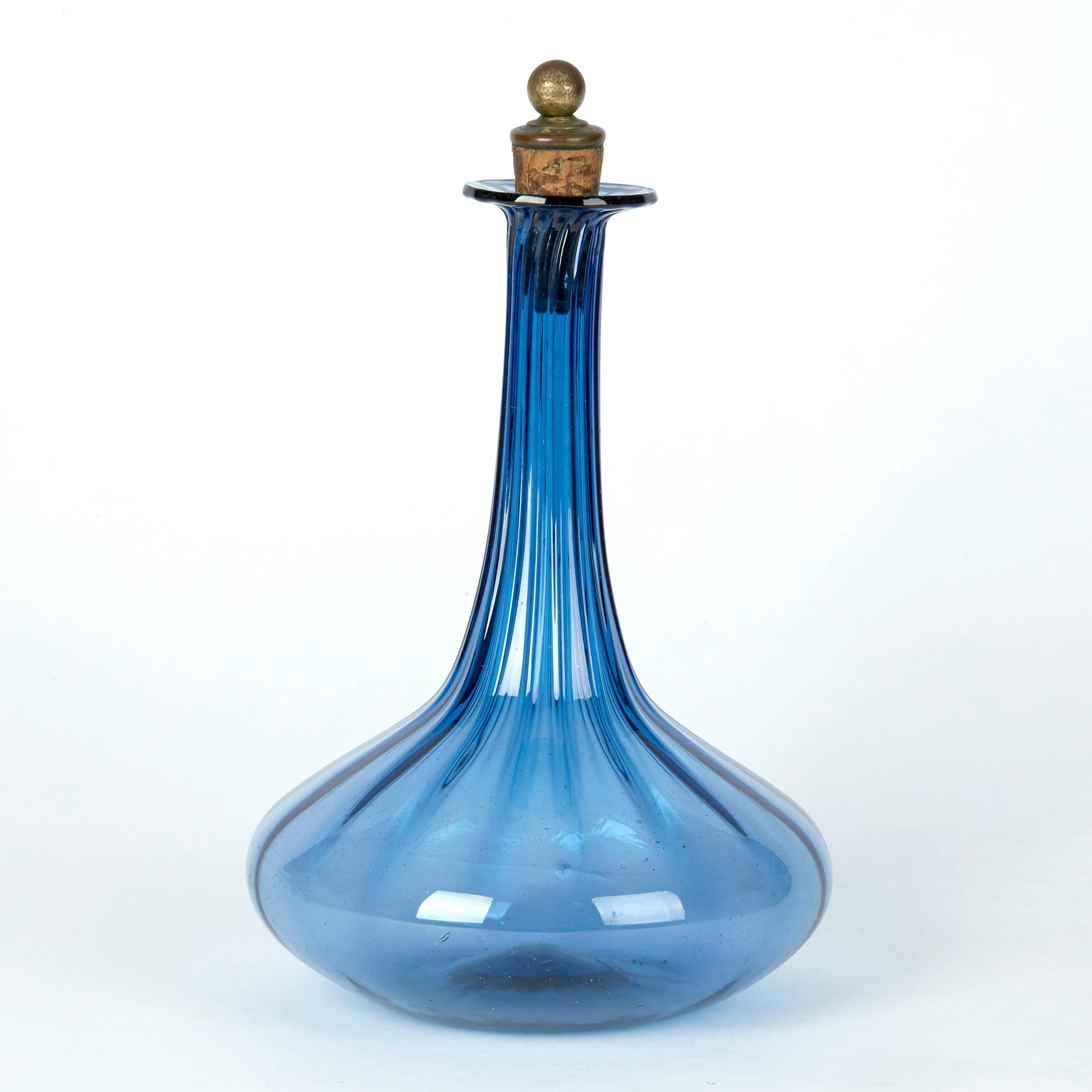 Georgian Blue Glass Ribbed Design Decanter, circa 1820 In Good Condition In Bishop's Stortford, Hertfordshire