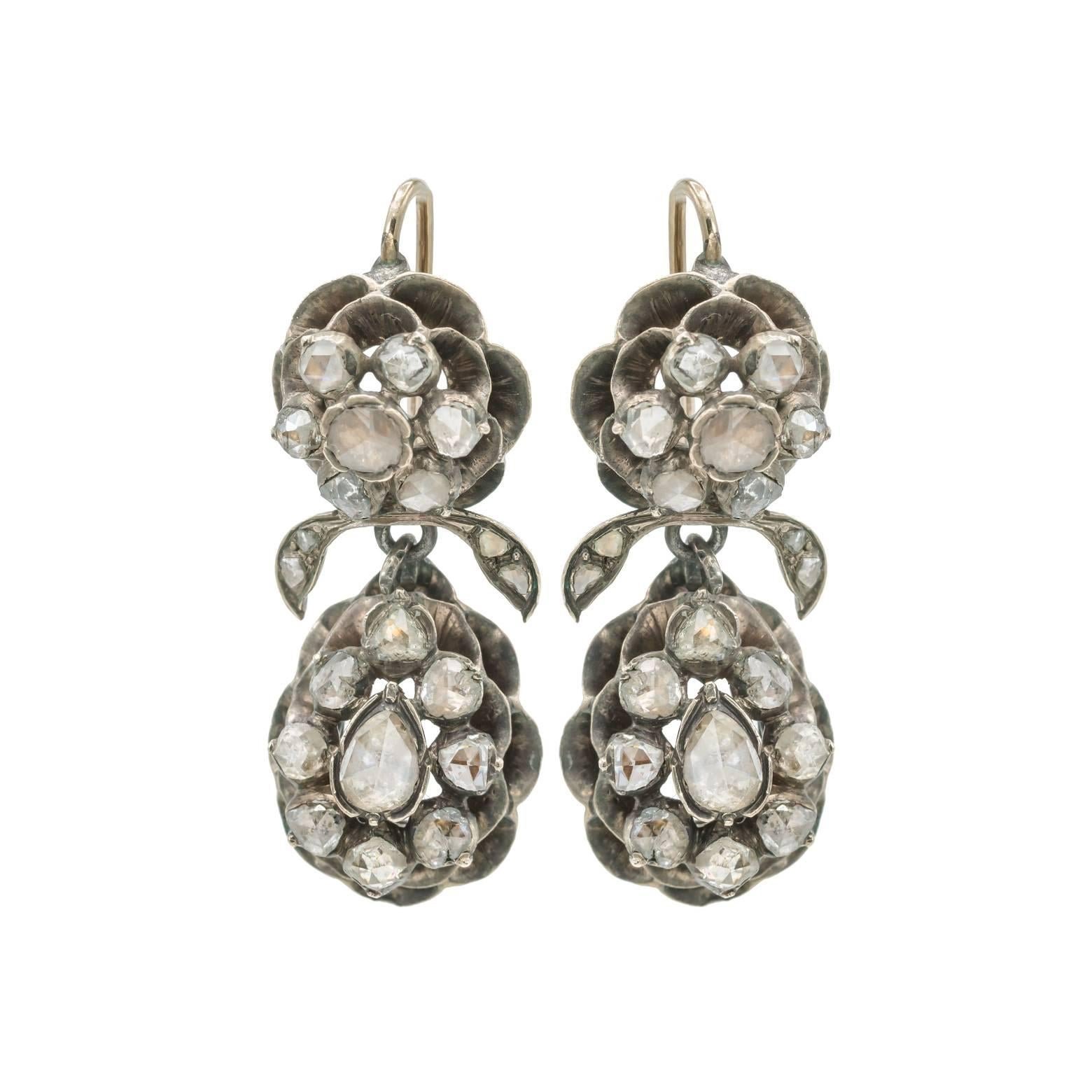 Boucles d'oreilles en goutte géorgiennes anciennes Boho à fleurs en argent et diamants taille rose