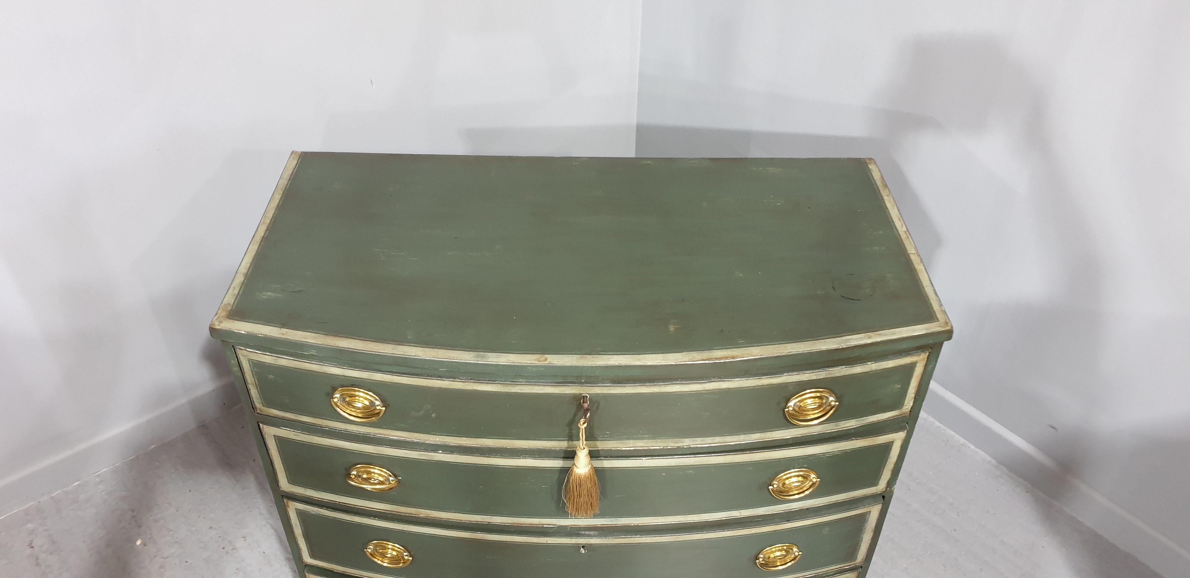 Georgian Bow Front Painted Chest of Drawers In Good Condition For Sale In Swadlincote, GB