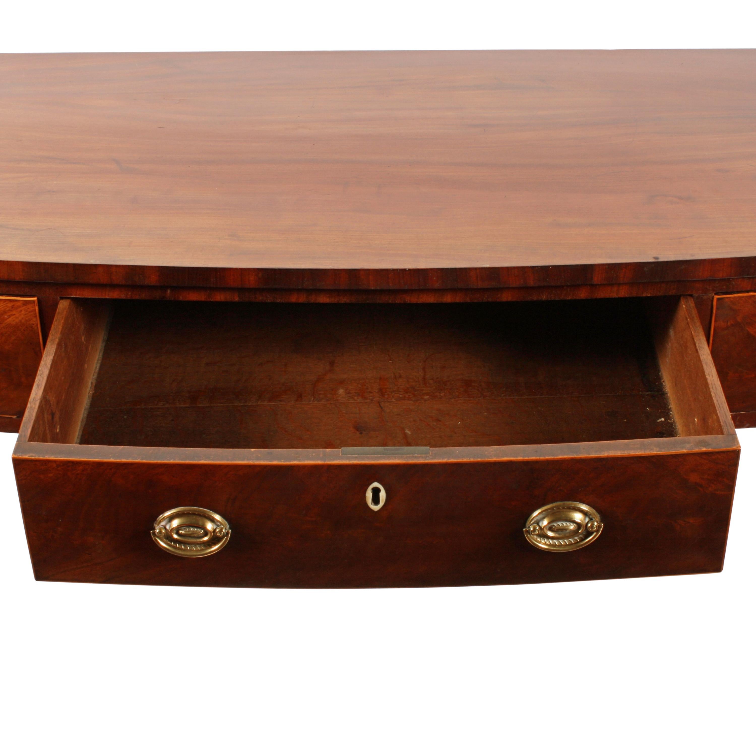 Georgian Bow Front Side Table In Good Condition For Sale In Newcastle Upon Tyne, GB