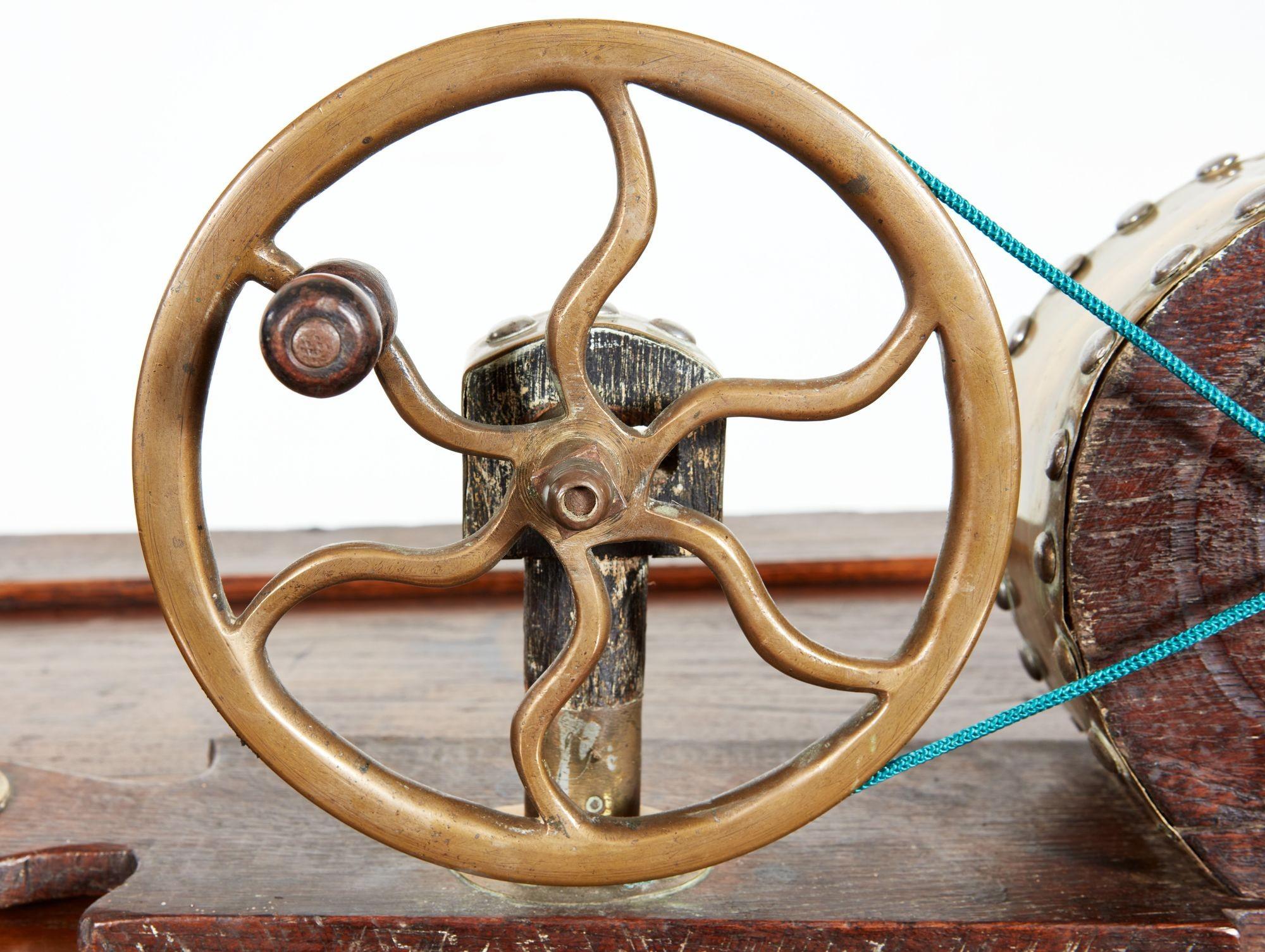 Georgian Brass and Mahogany Mechanical Bellows In Good Condition For Sale In Greenwich, CT