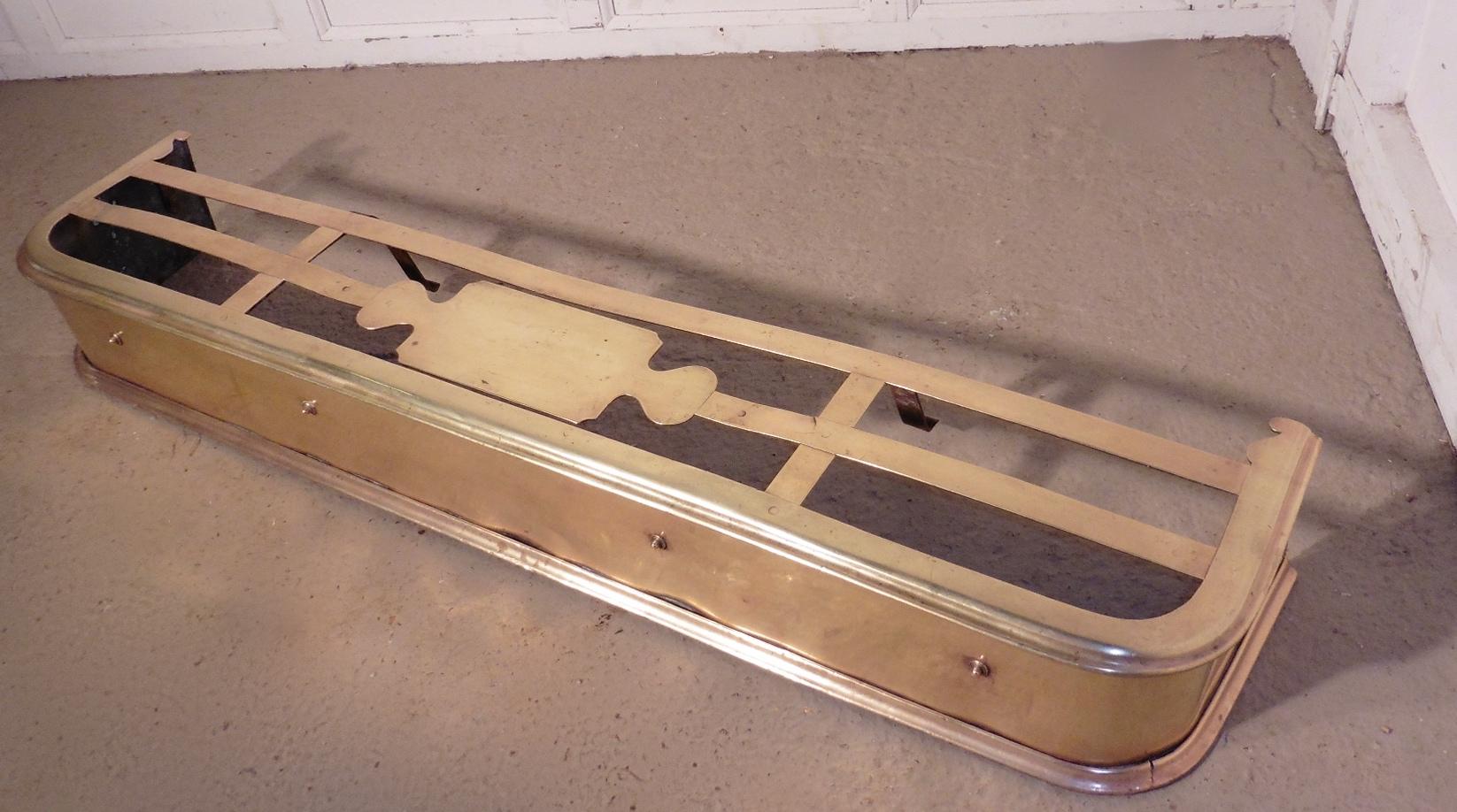 Georgian Brass Box or Range Fender In Good Condition For Sale In Godshill, Isle of Wight