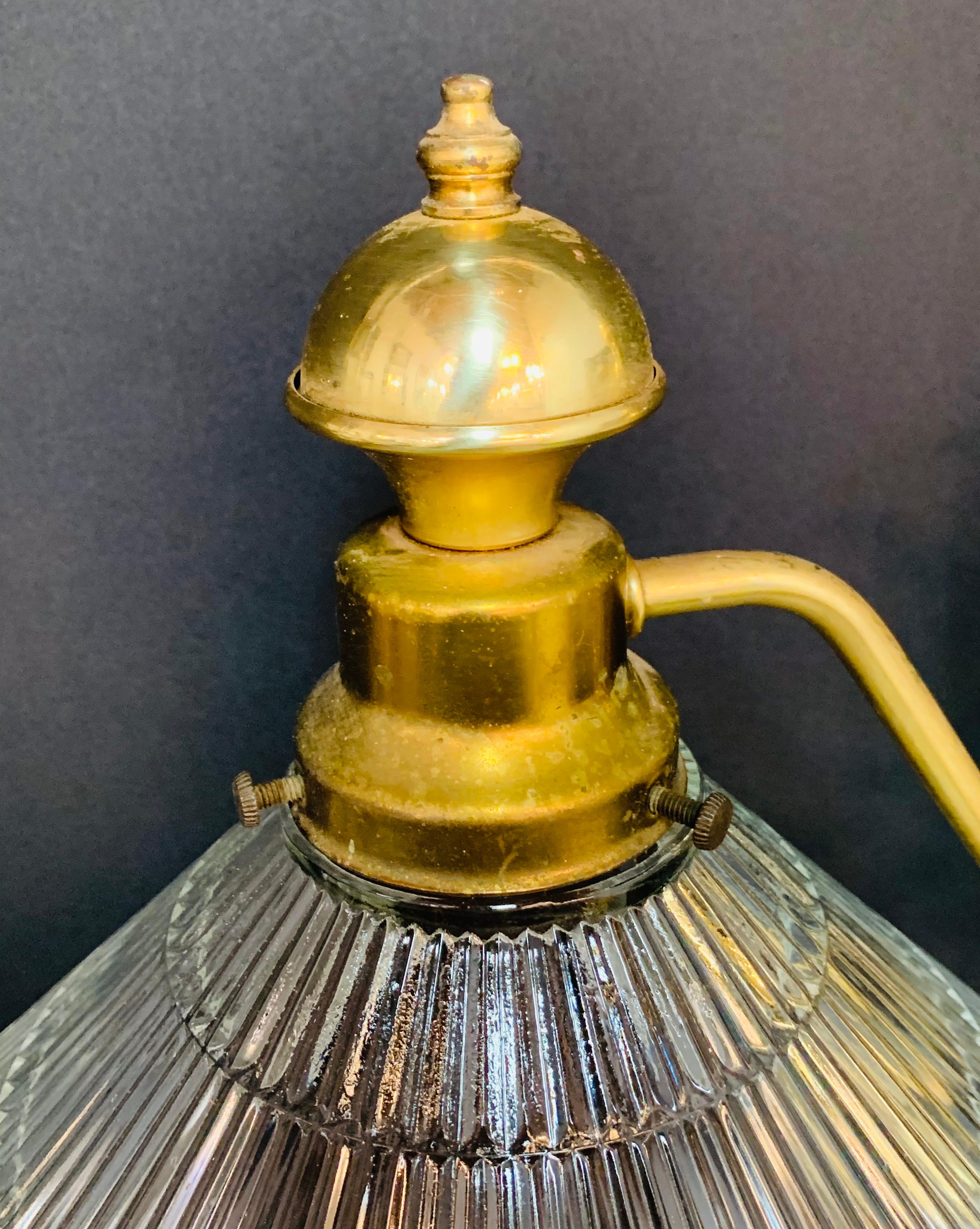 Georgian Brass Two Flared Glass Shades Anhänger oder Kronleuchter im Angebot 1
