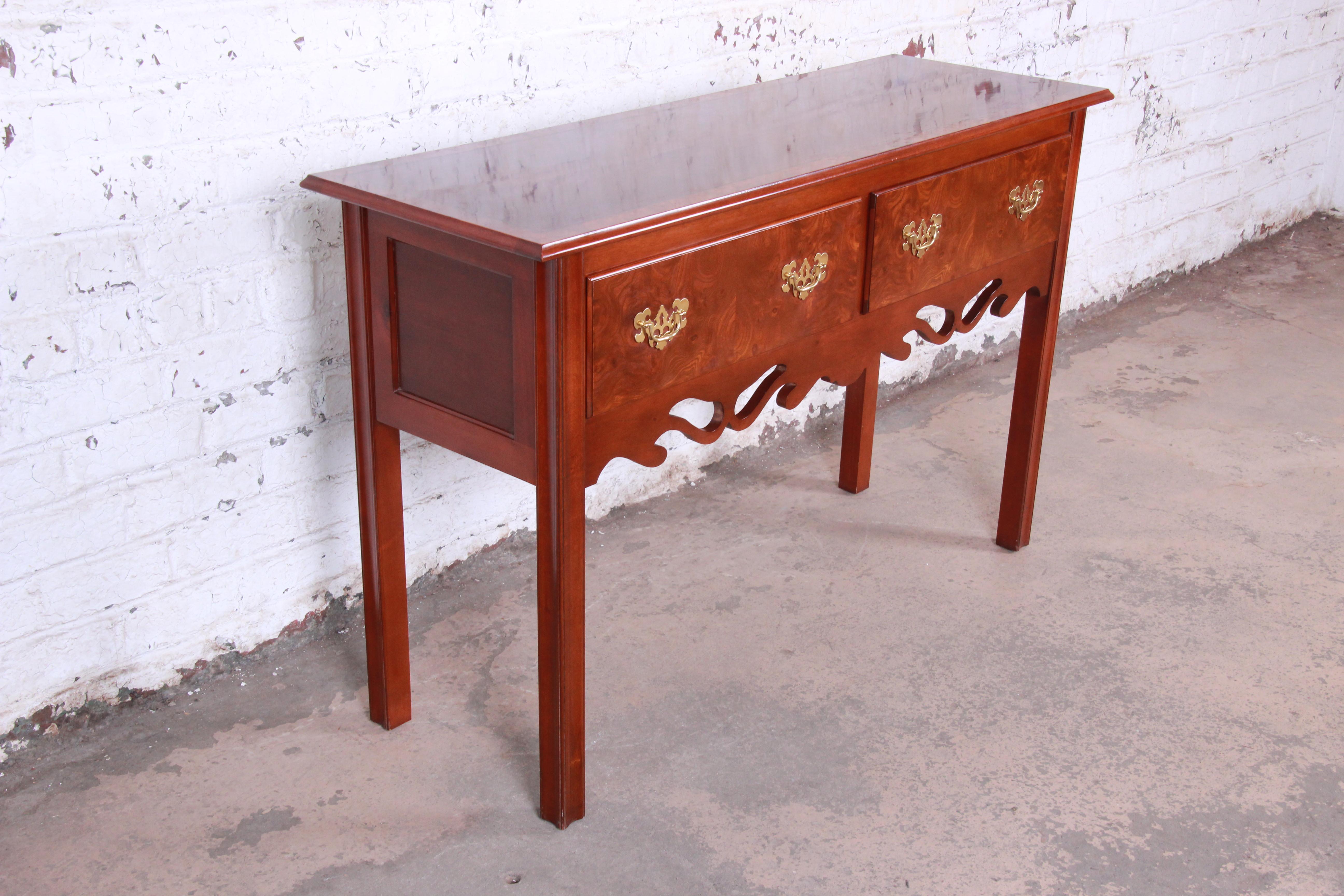 Georgian Burl Wood and Banded Mahogany Credenza or Console Table In Good Condition In South Bend, IN