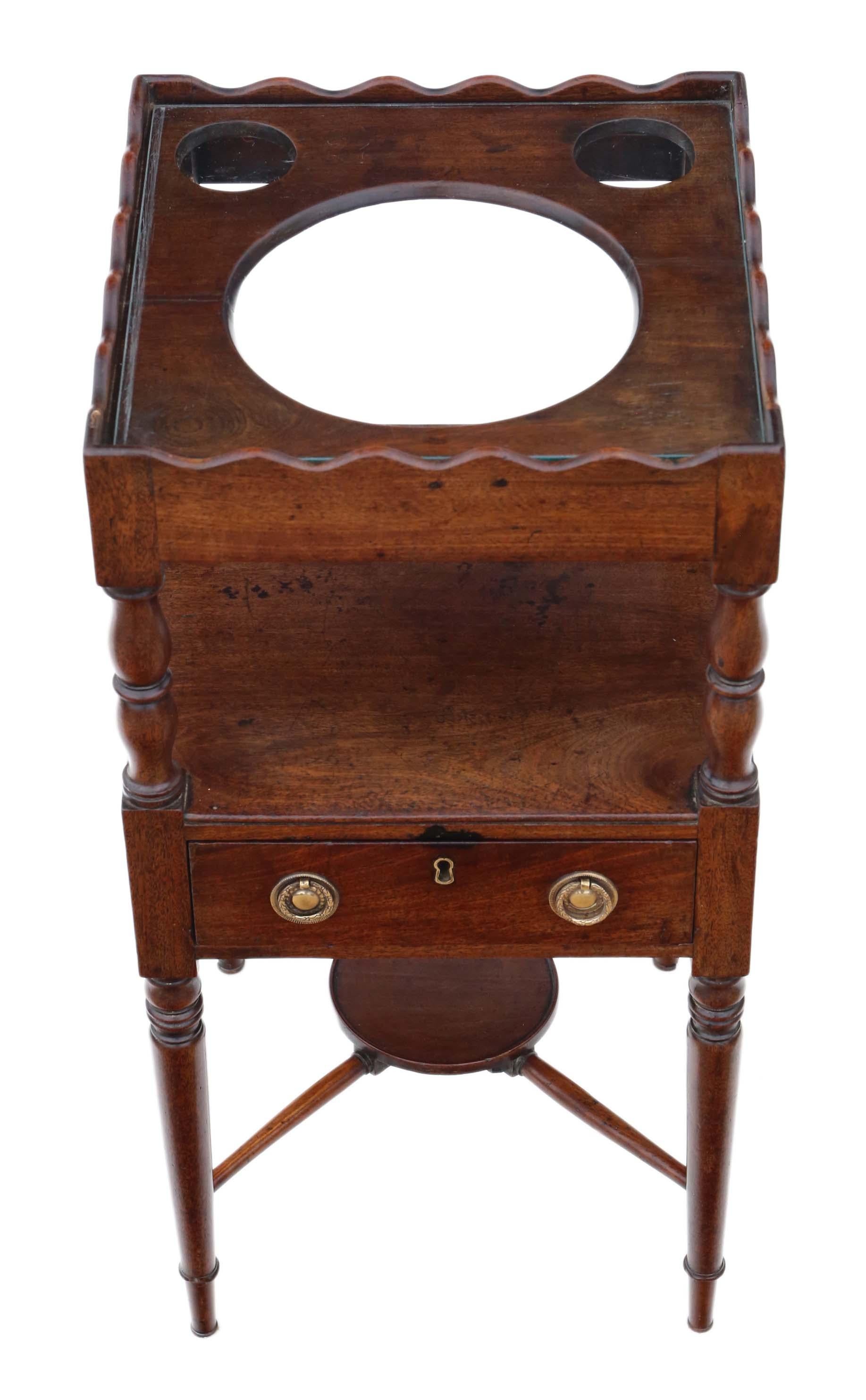 Antique quality Georgian circa 1820 inlaid mahogany washstand bedside table with a glass top.
Great rare item, which is solid with no loose joints and no woodworm. The oak lined drawer slides freely.
Lovely age, colour and patina.
Measures: 36cm