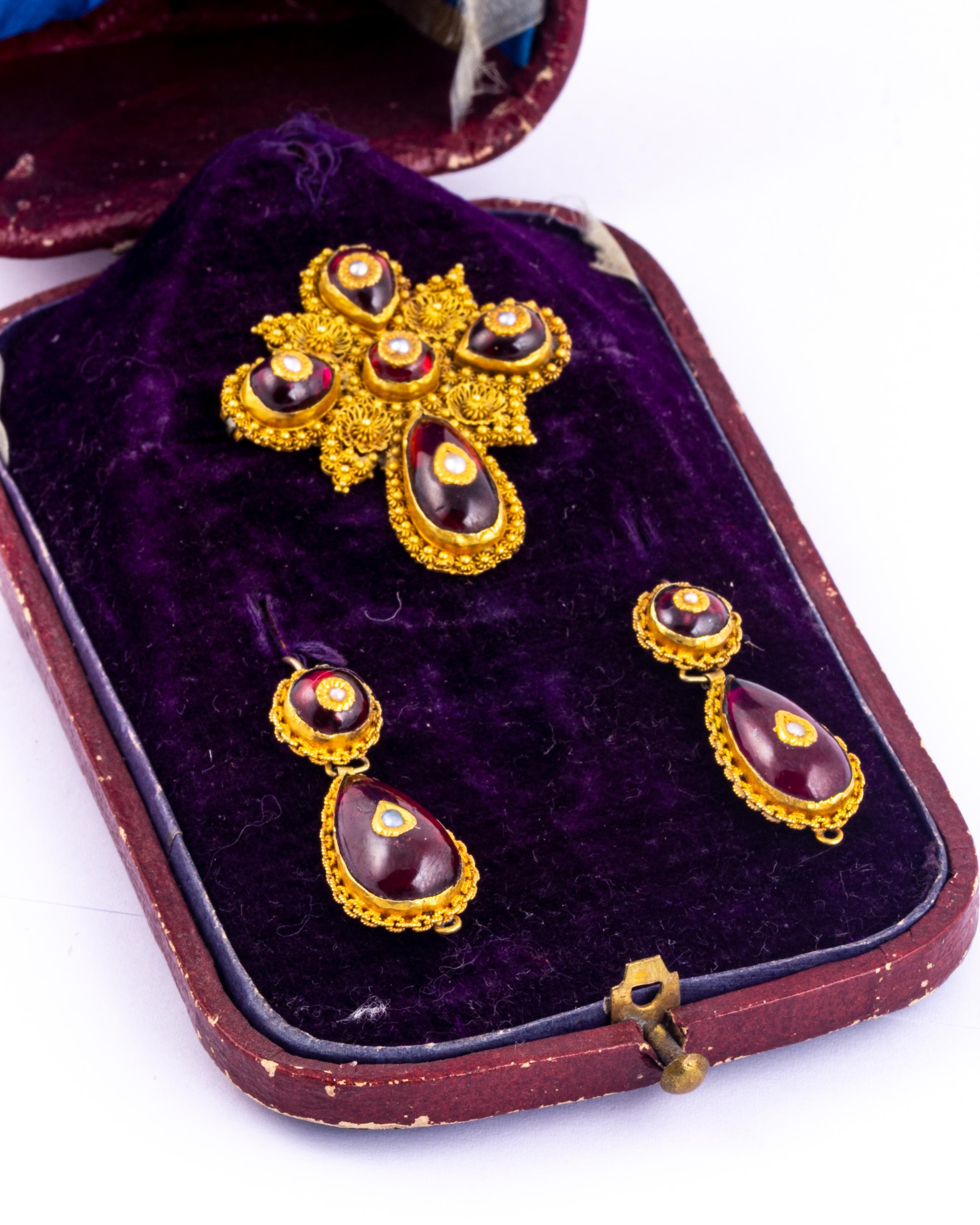 Women's Georgian Cabochon Garnet and Gold Stud Earrings and Brooch