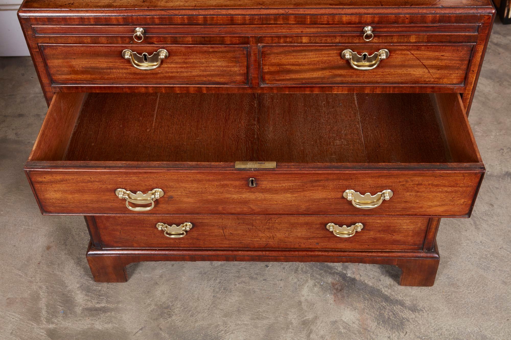 Georgian Caddy Top Bachelor's Chest For Sale 3