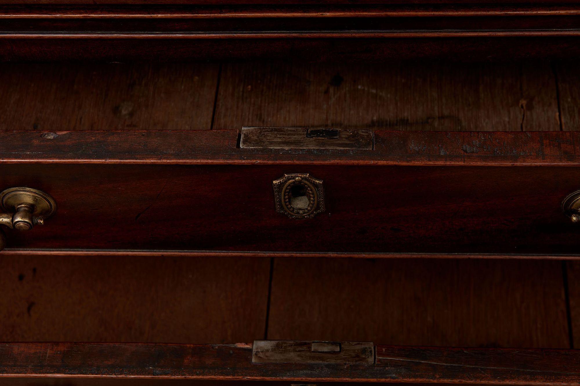 Cassettone georgiano per scapoli e ammogliati in vendita 3