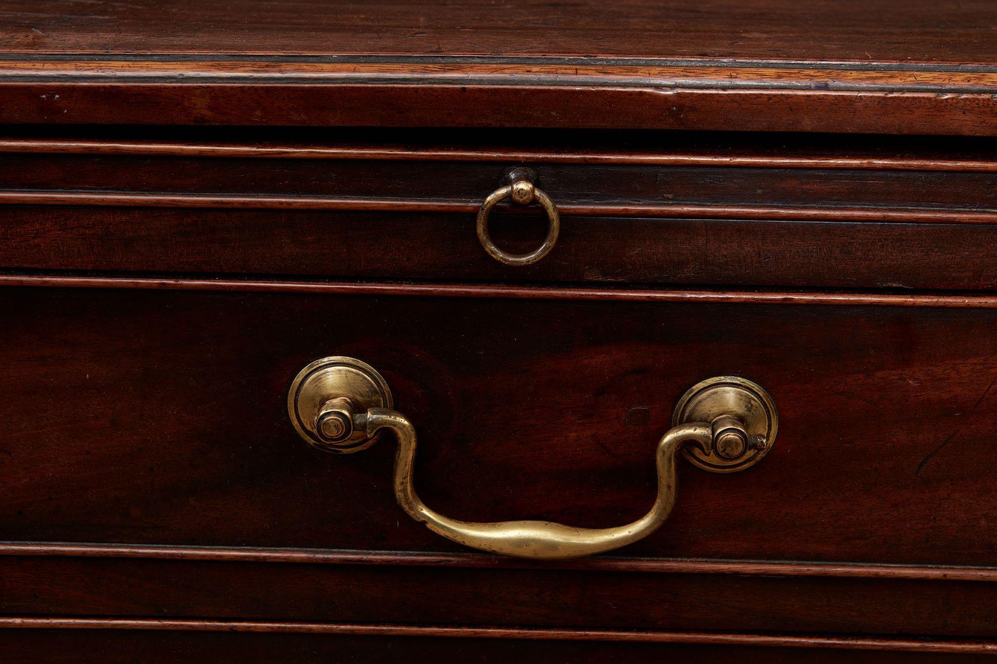 Cassettone georgiano per scapoli e ammogliati in vendita 4