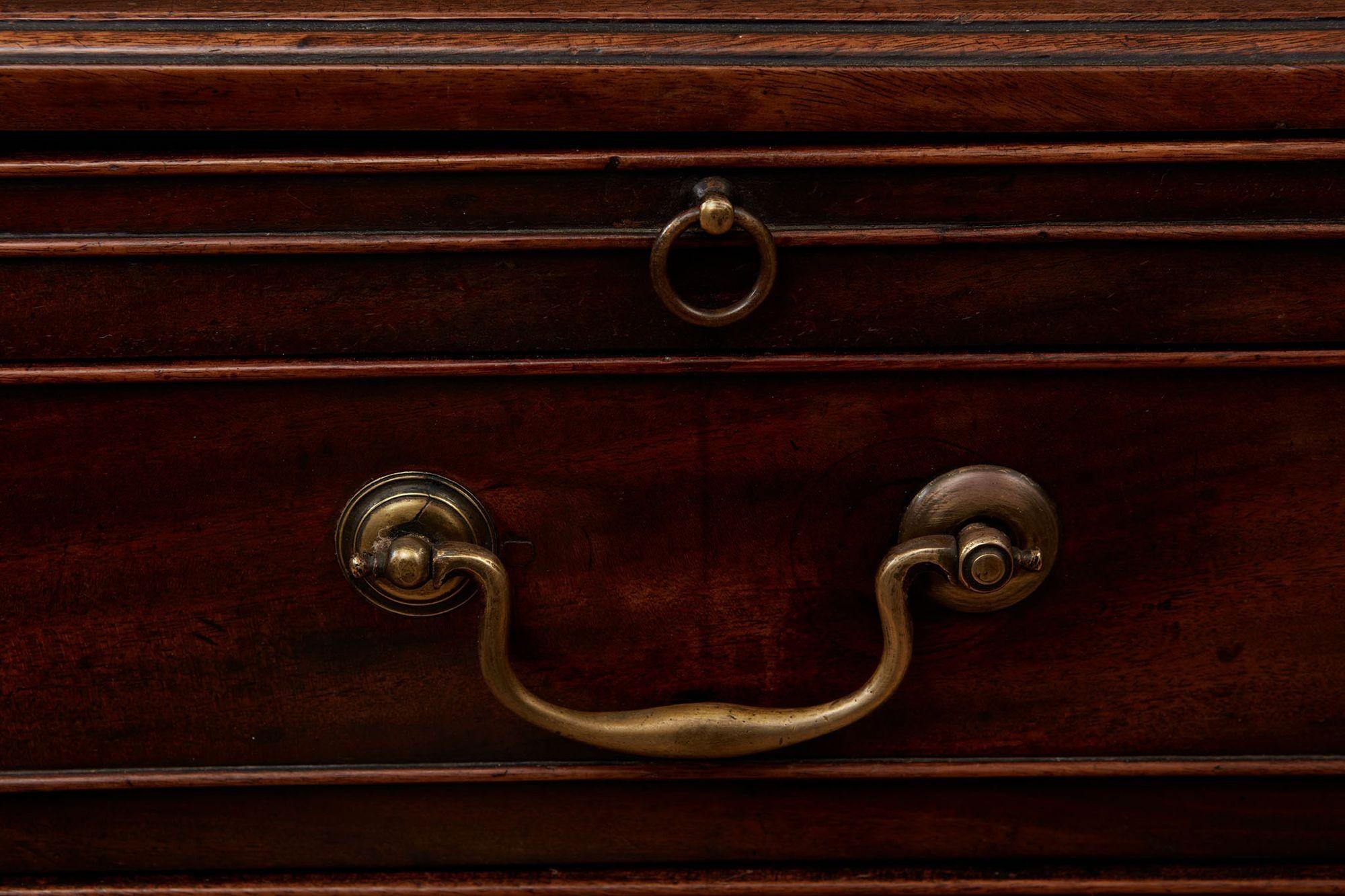 Cassettone georgiano per scapoli e ammogliati in vendita 5