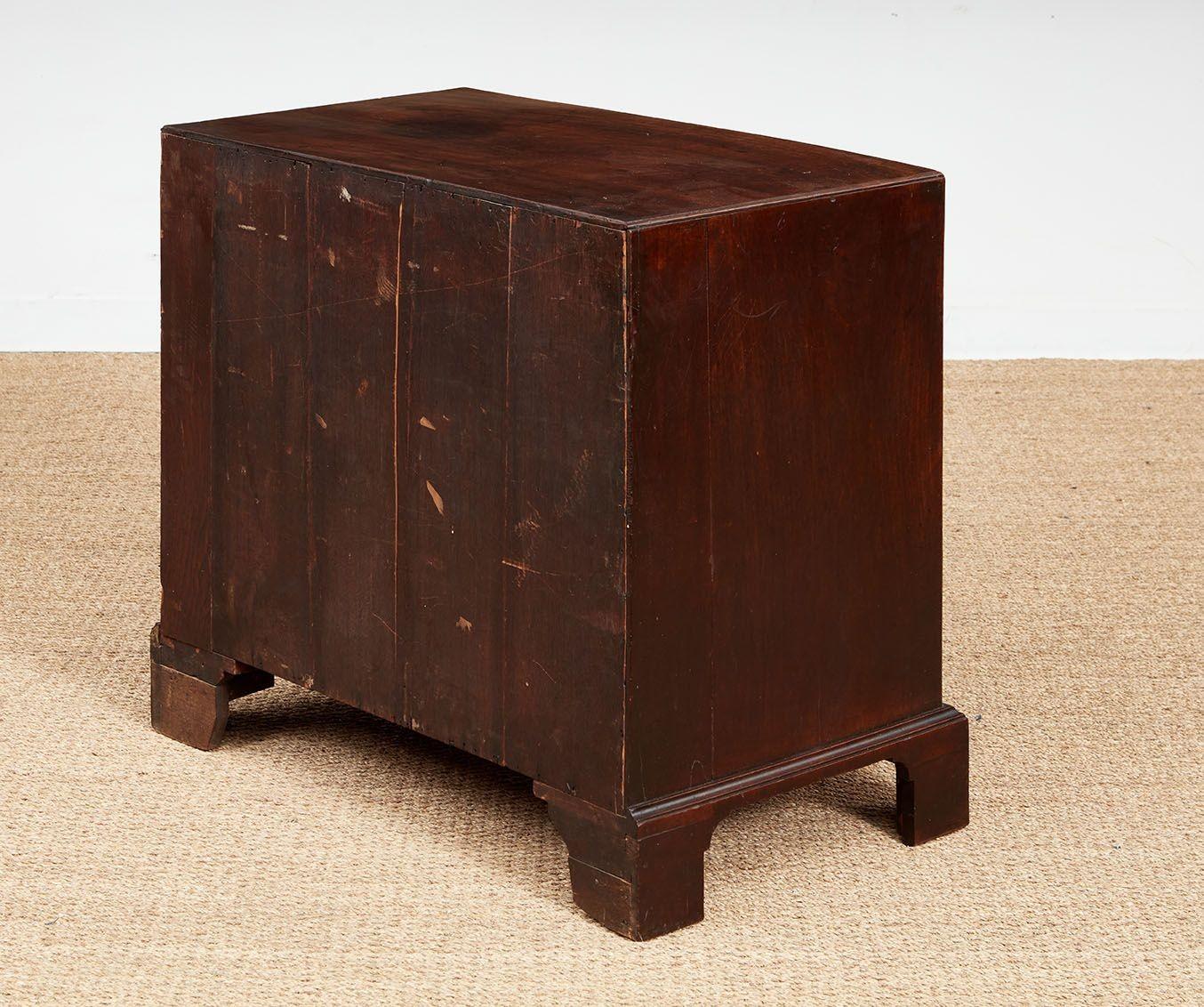 Cassettone georgiano per scapoli e ammogliati in vendita 6