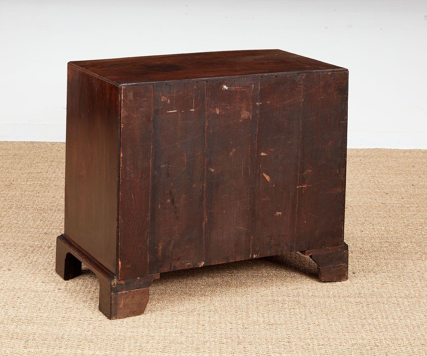 Cassettone georgiano per scapoli e ammogliati in vendita 8