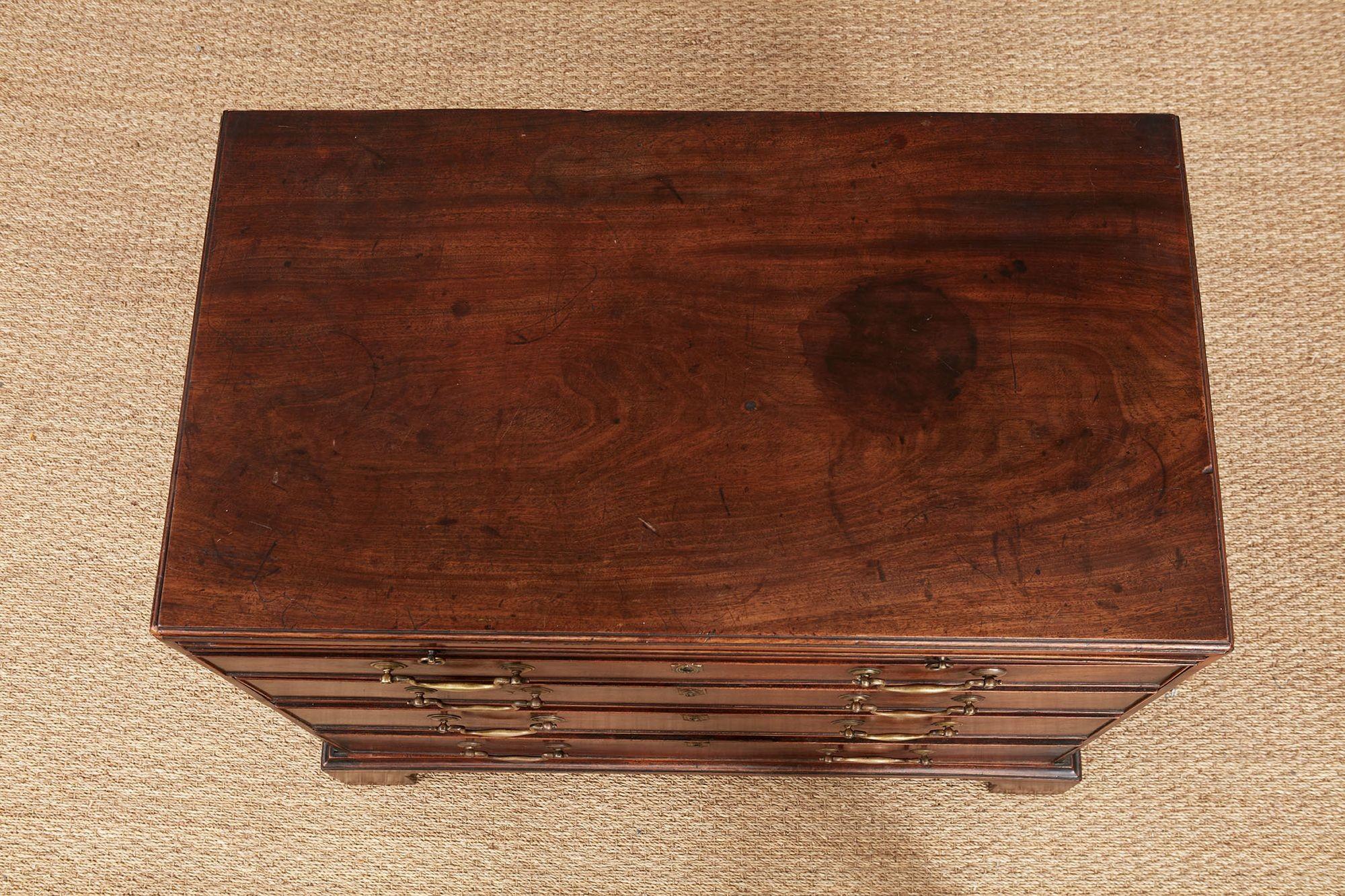 Inglese Cassettone georgiano per scapoli e ammogliati in vendita