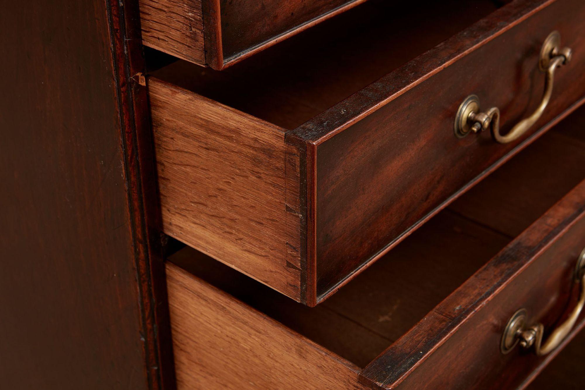 Cassettone georgiano per scapoli e ammogliati in vendita 2