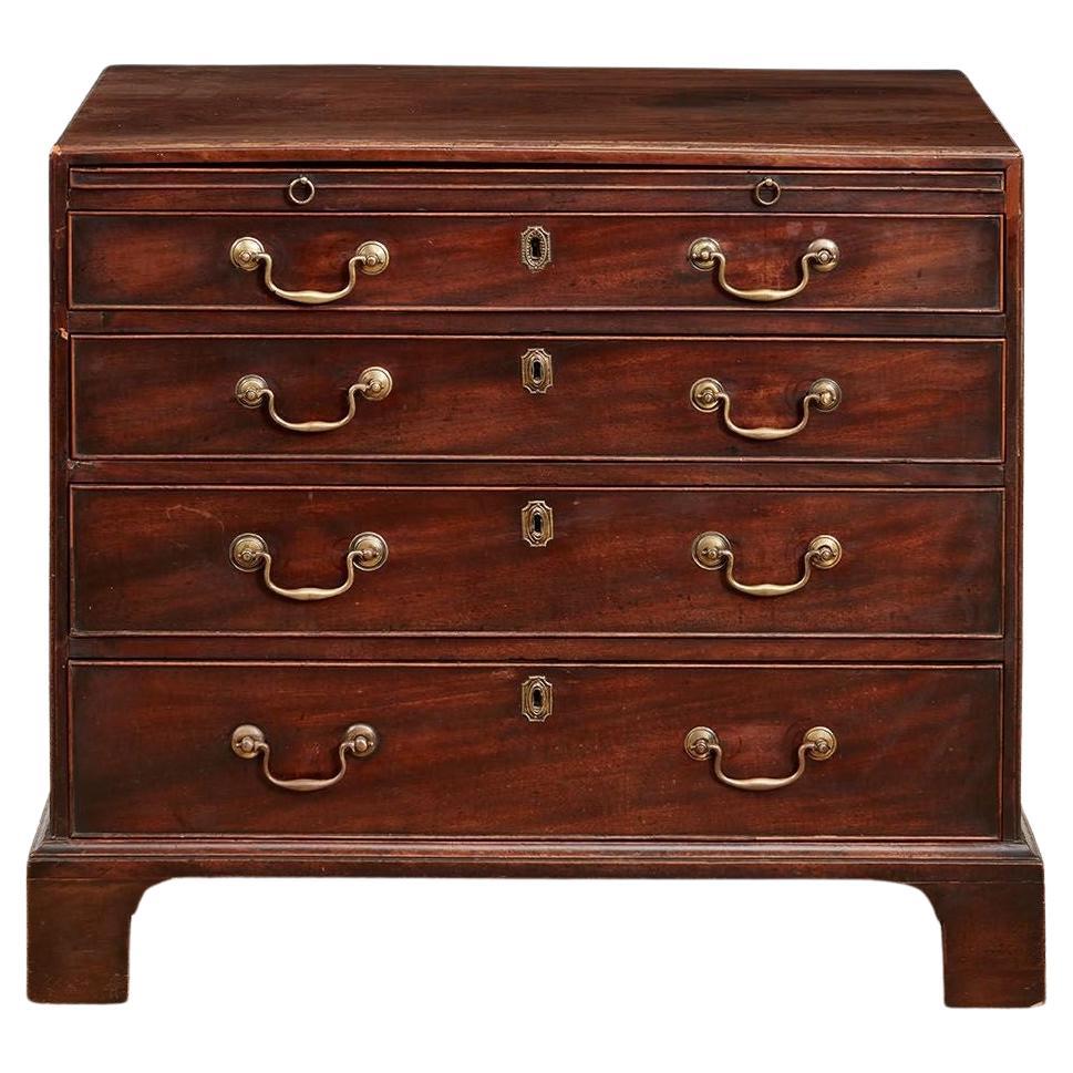 Cassettone georgiano per scapoli e ammogliati in vendita