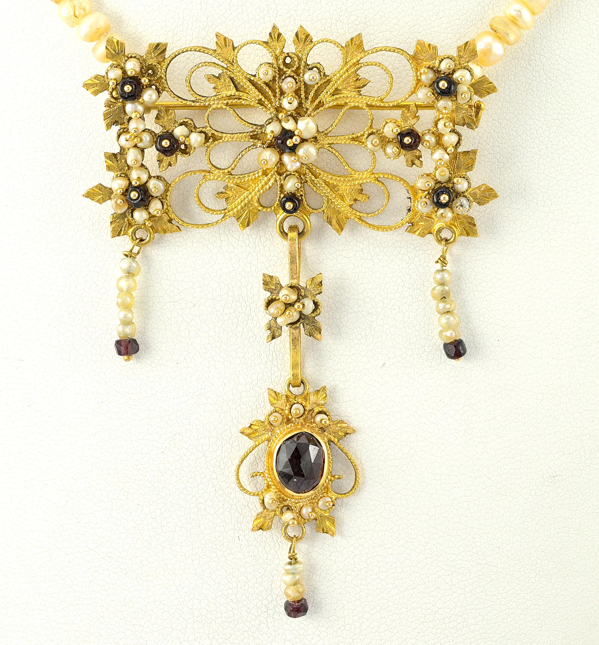 Georgien Collier pendentif broche canetille géorgien en perles naturelles avec nœud de grenat 18 carats en vente