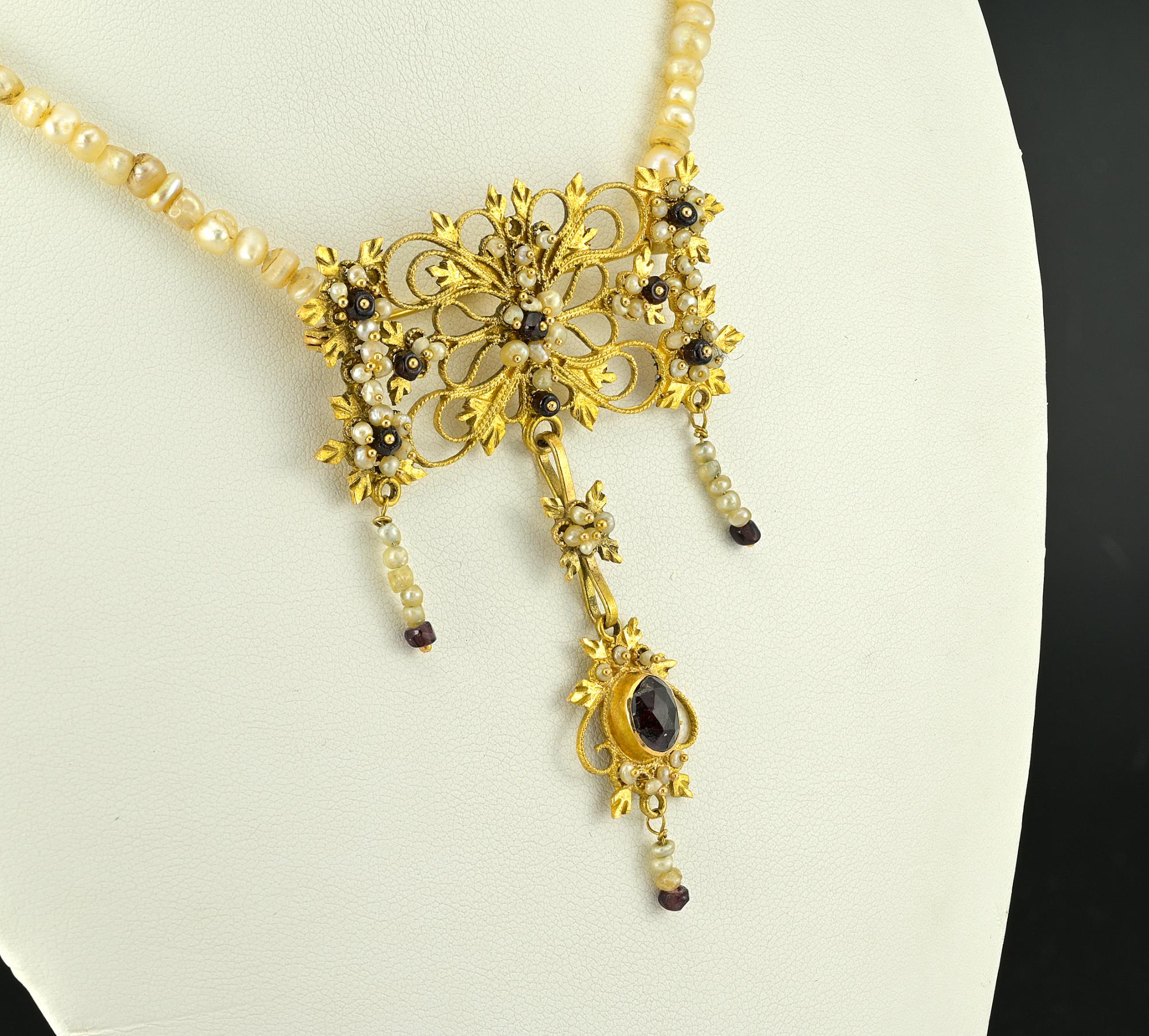 Georgian Canetille Bow Garnet Natural Pearl Brooch Pendant Necklace 18 KT In Good Condition For Sale In Napoli, IT