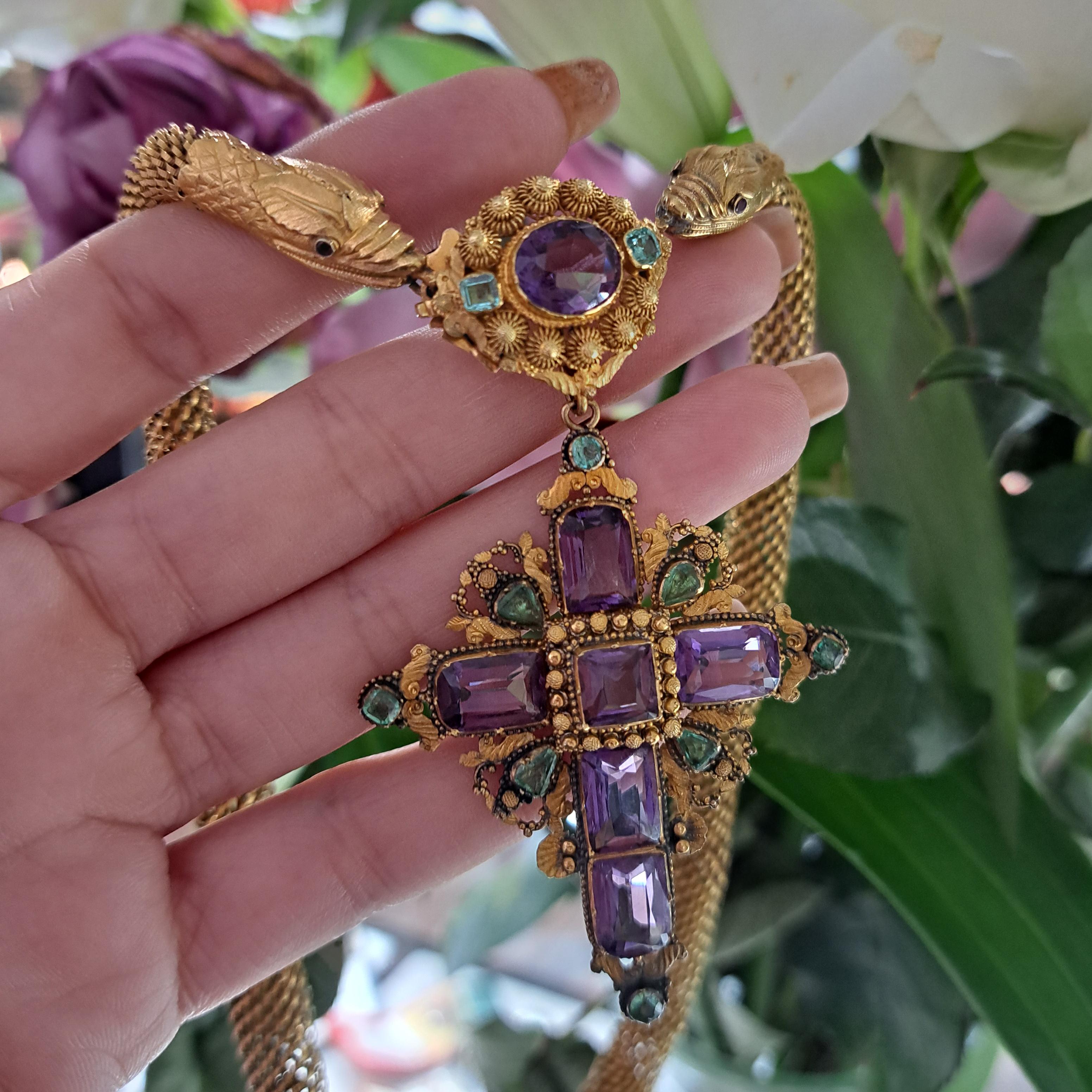 Georgian Cannetille Gold Snake Necklace with Amethyst and Emerald Cross Pendant In Good Condition For Sale In London, GB