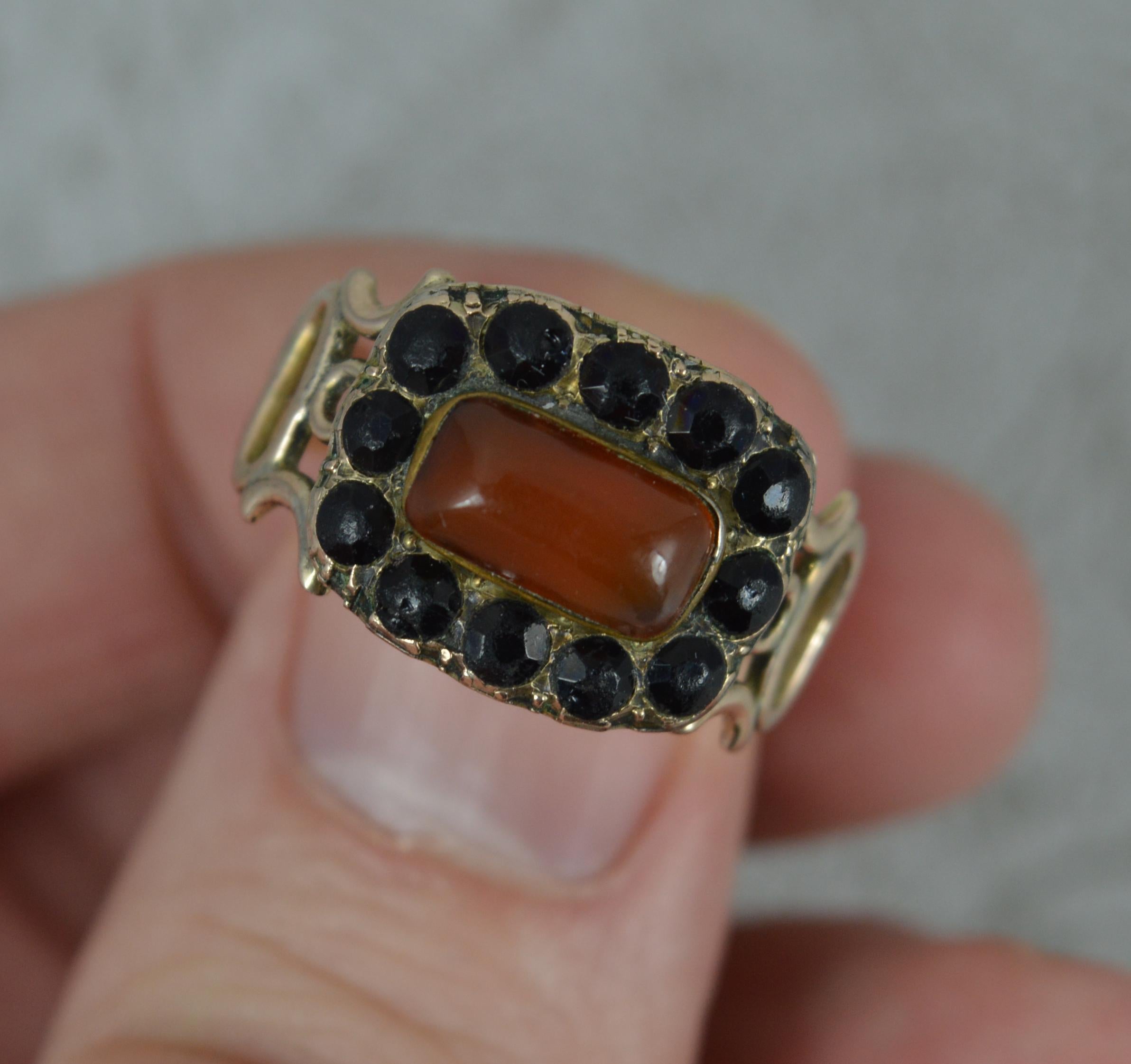 Georgian Carnelian and Onyx 9 Carat Rose Gold Signet Cluster Ring In Good Condition In St Helens, GB