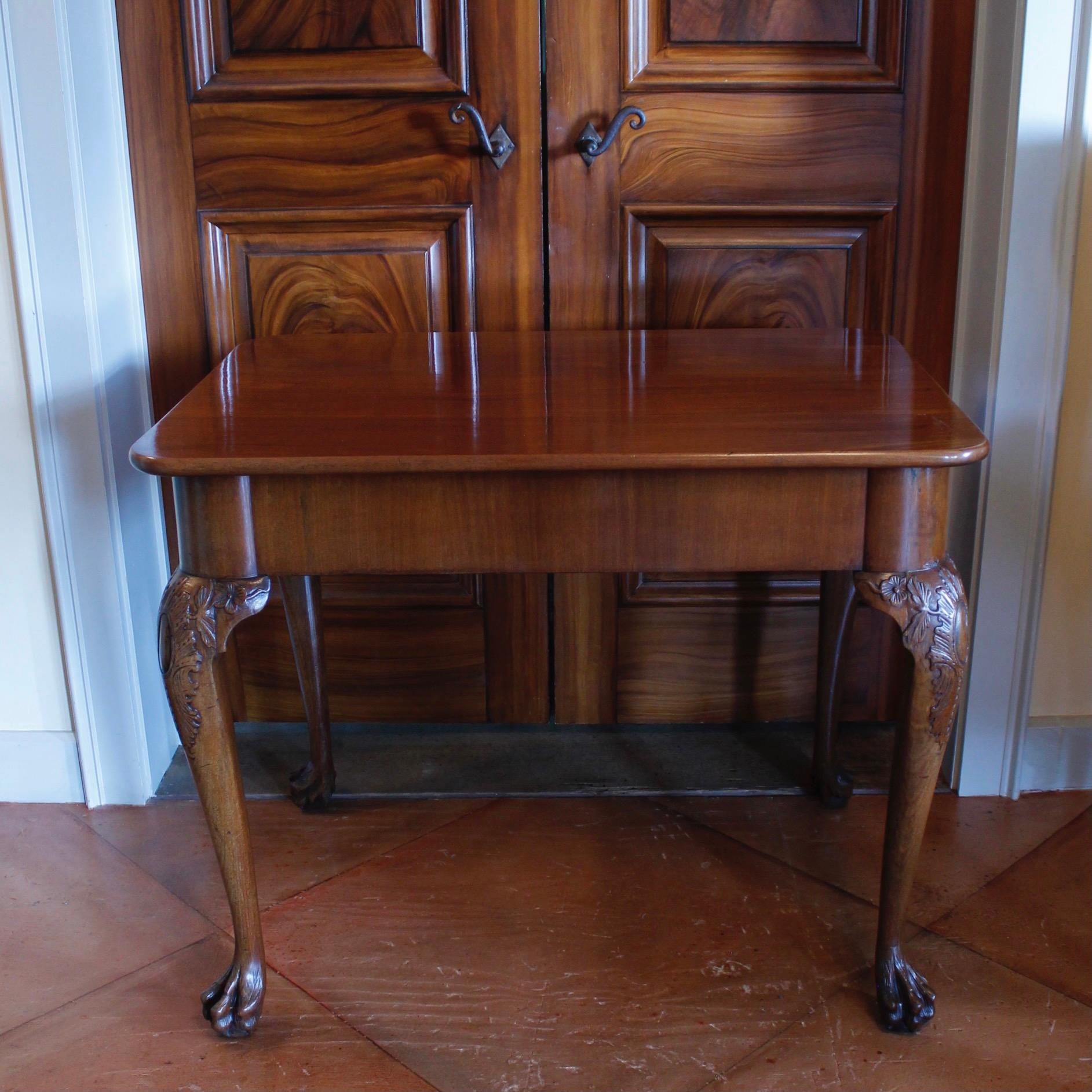 English Georgian Carved Center Table Or Console Table, With Hairy Paw Feet For Sale