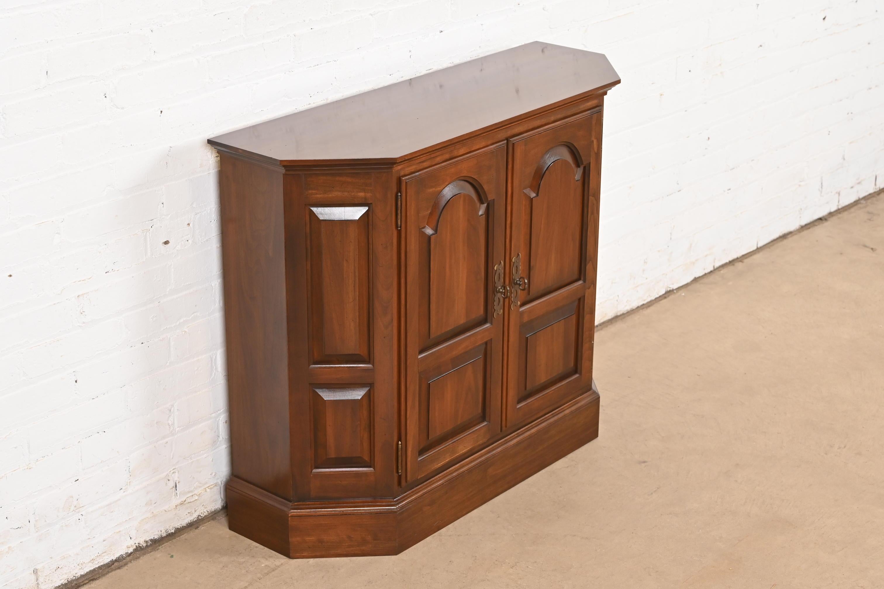 Mid-20th Century Georgian Carved Cherry Wood Buffet Server or Bar Cabinet, Circa 1960 For Sale