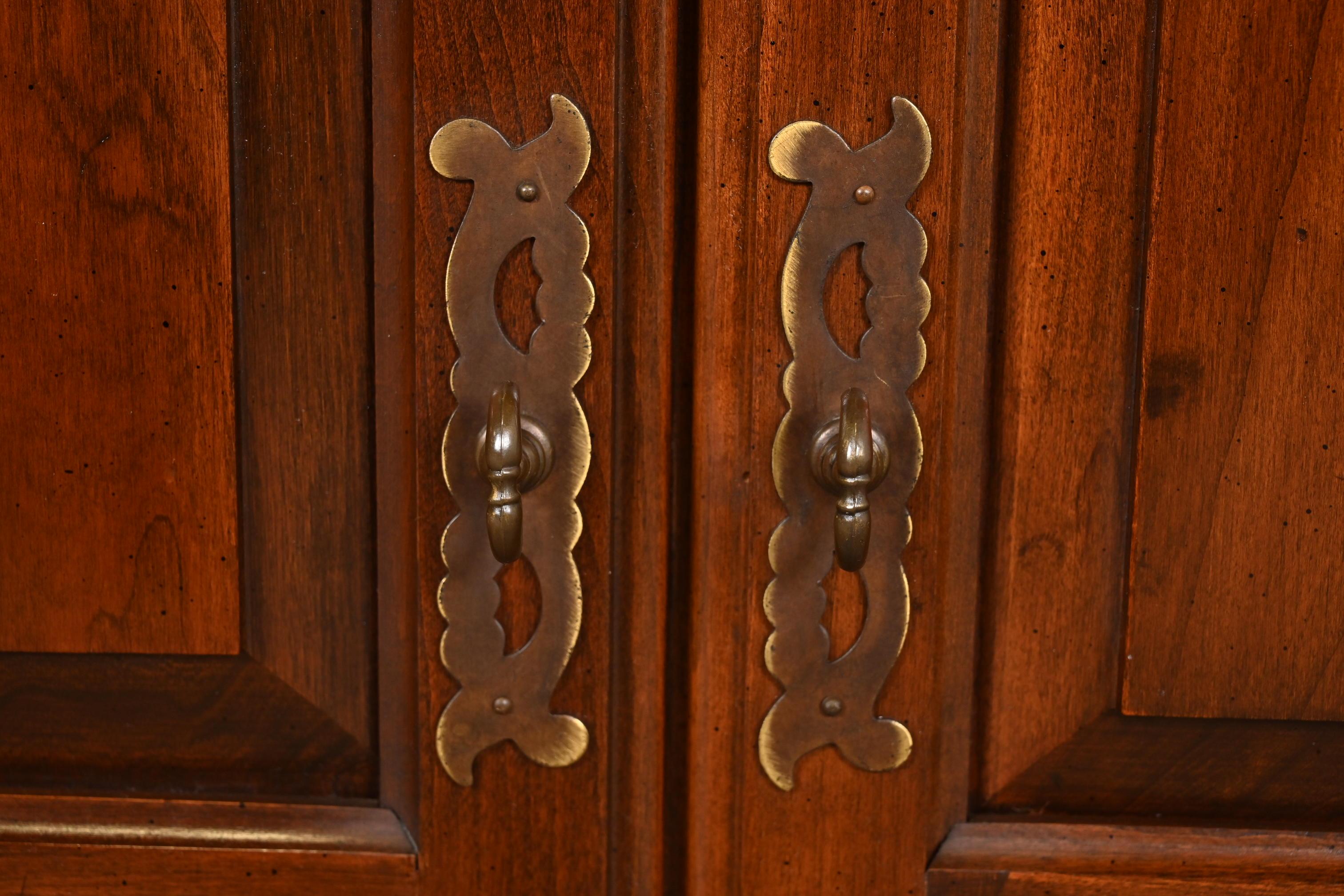 Georgian Carved Cherry Wood Buffet Server or Bar Cabinet, Circa 1960 For Sale 1