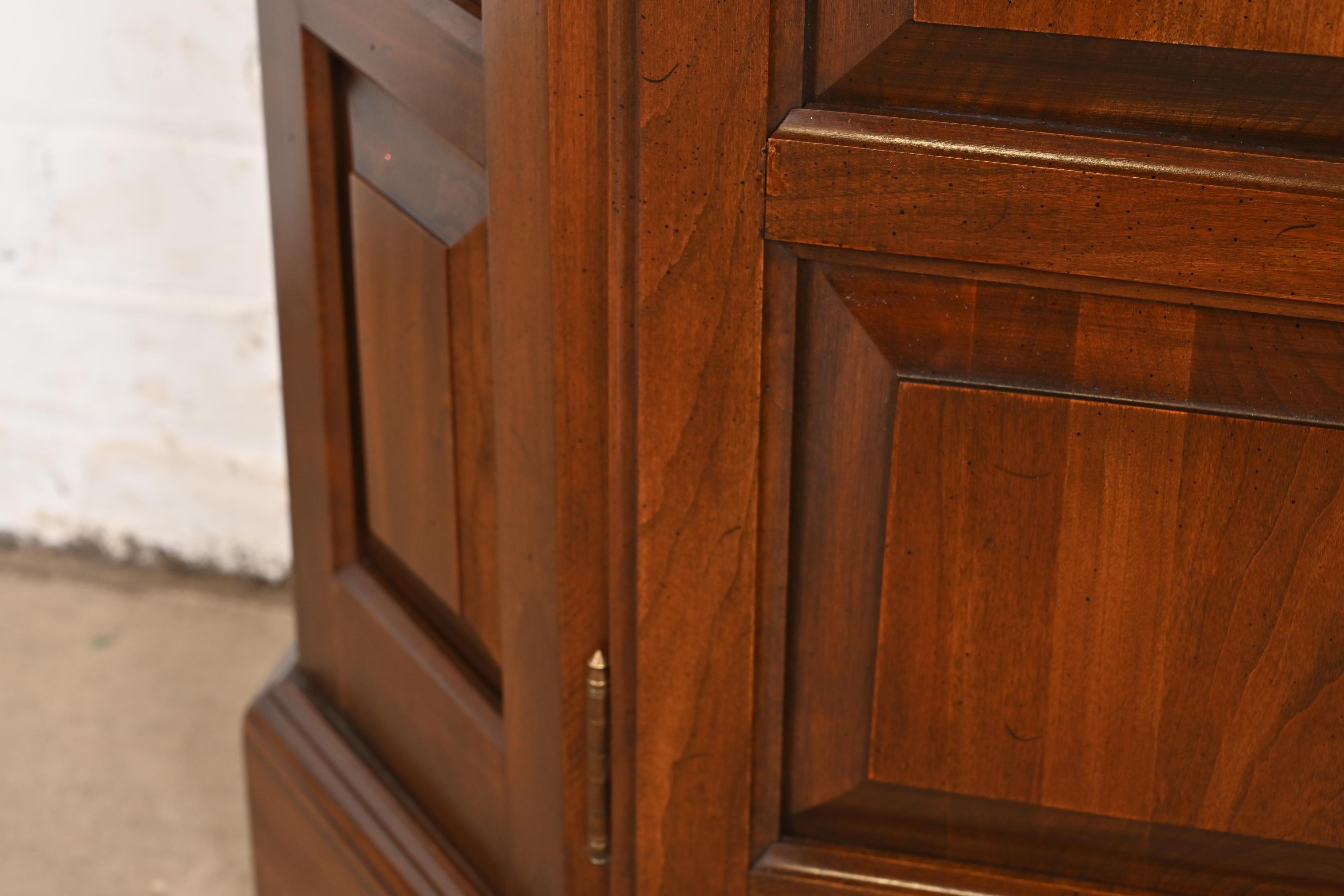 Georgian Carved Cherry Wood Buffet Server or Bar Cabinet, Circa 1960 For Sale 2
