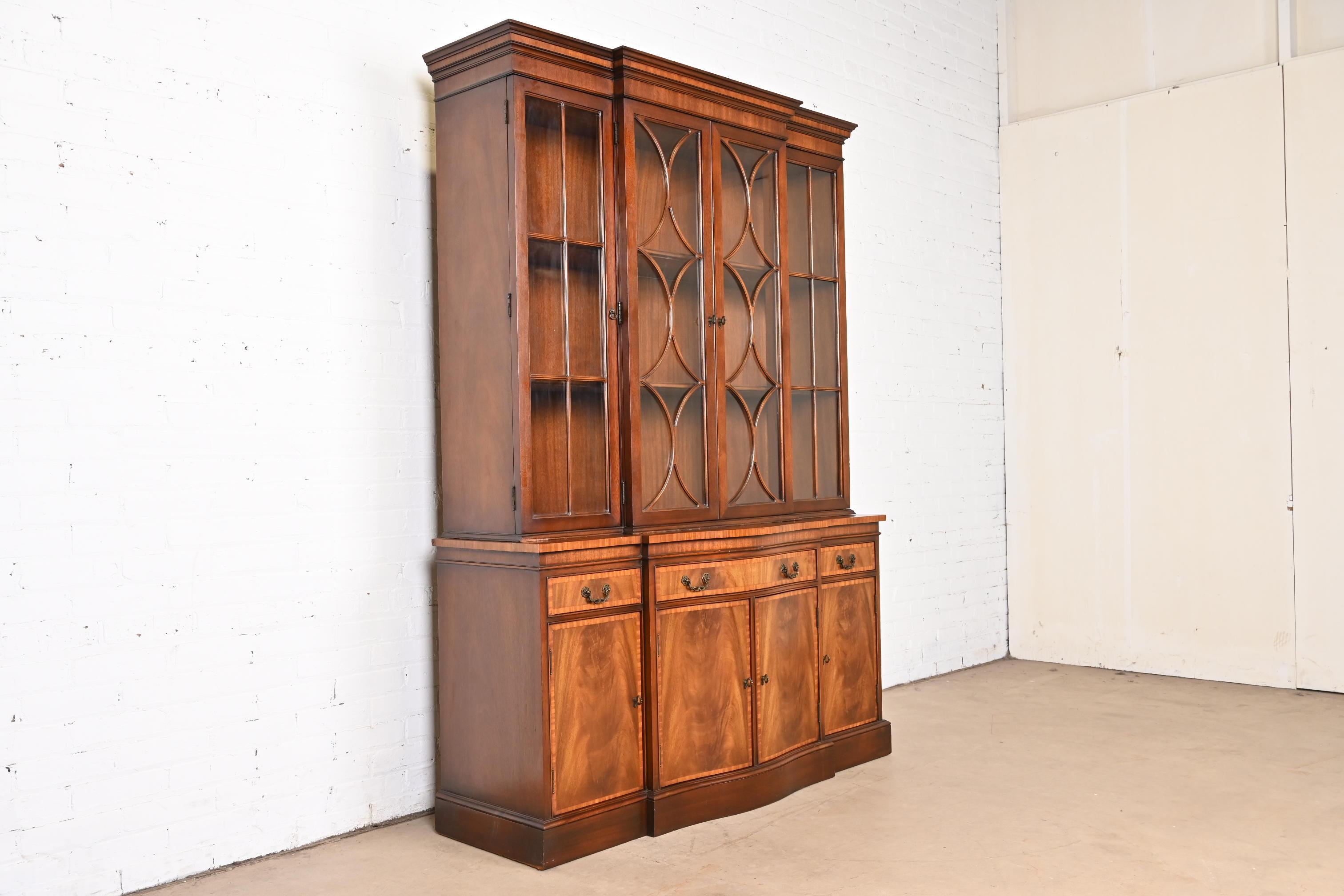 Georgian Carved Flame Mahogany Breakfront Bookcase Cabinet by Fancher, 1940s In Good Condition For Sale In South Bend, IN