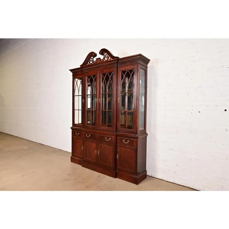 Americano Georgian Carved Flame Mahogany Lighted Breakfront Bookcase Cabinet in vendita